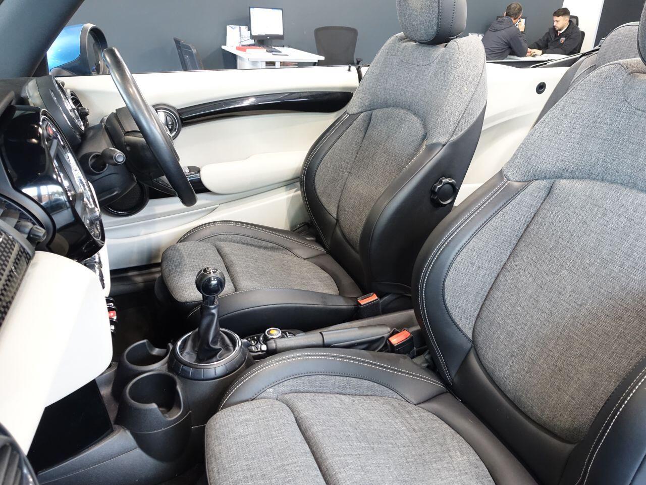 MINI Convertible - Image 13