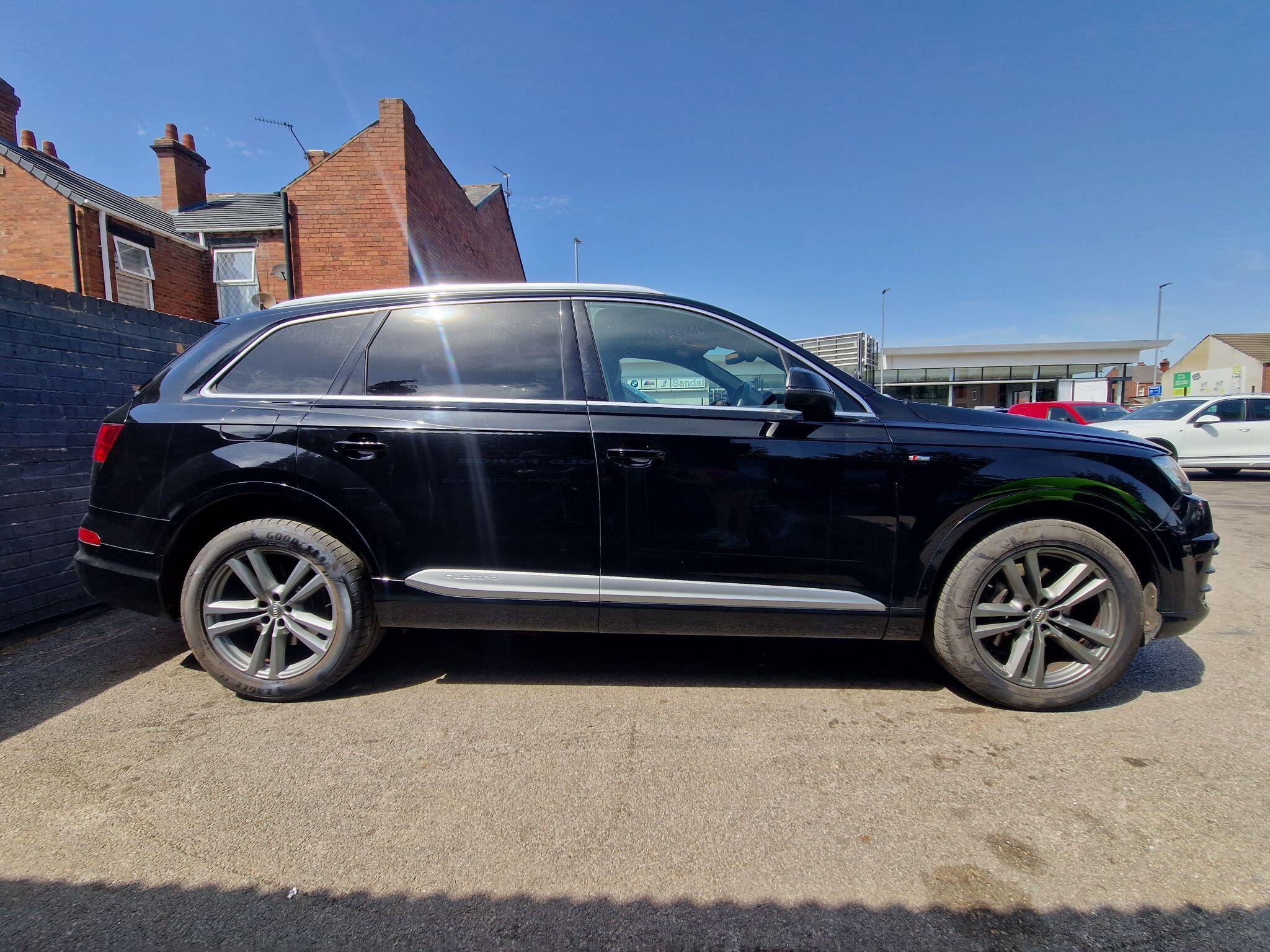 Audi Q7 - Image 7