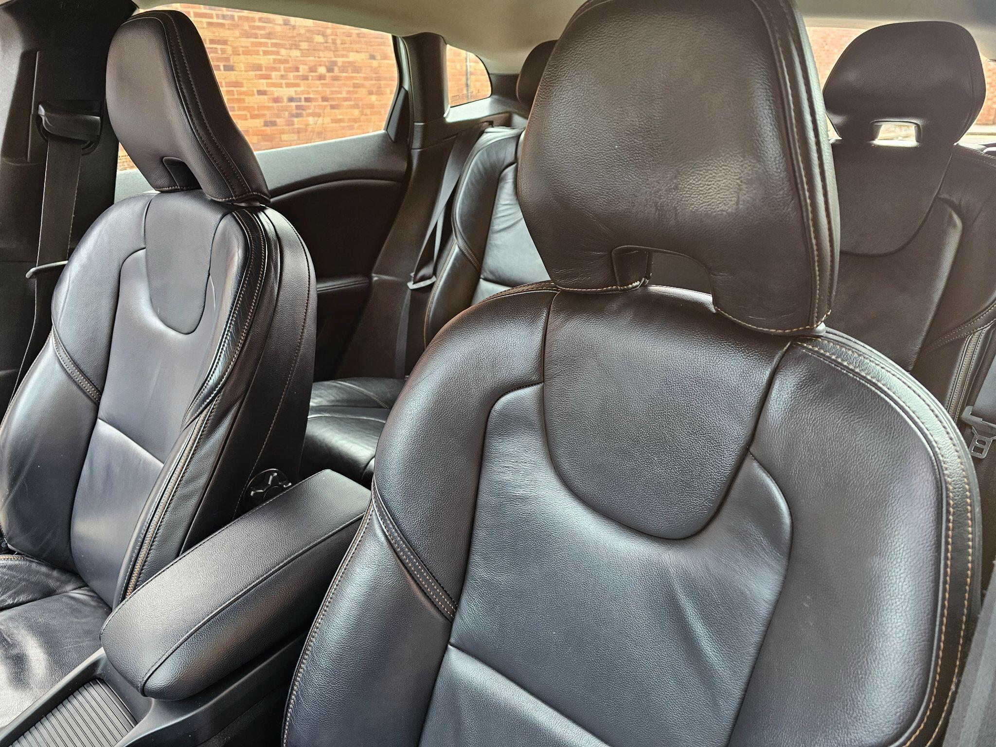 Volvo V40 CROSS COUNTRY - Image 14