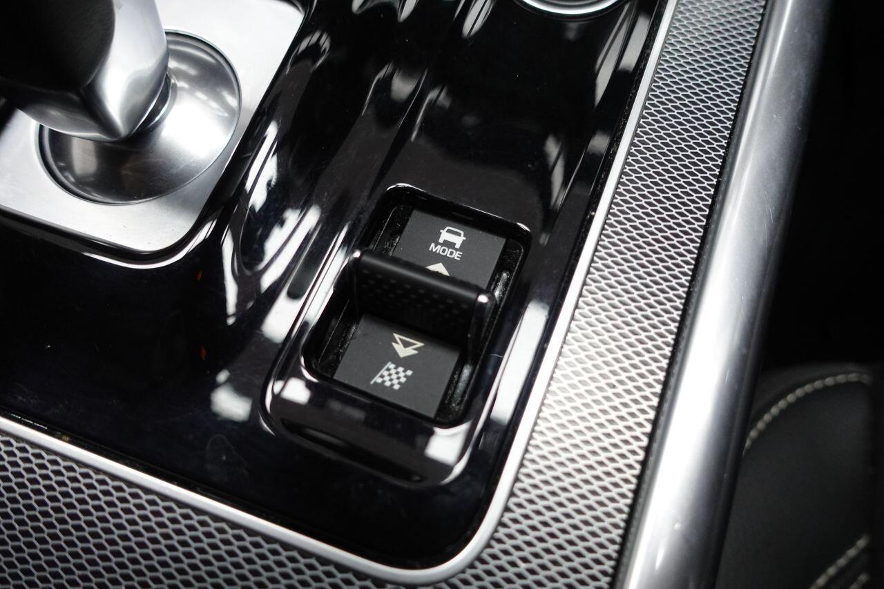 Jaguar XE - Image 45