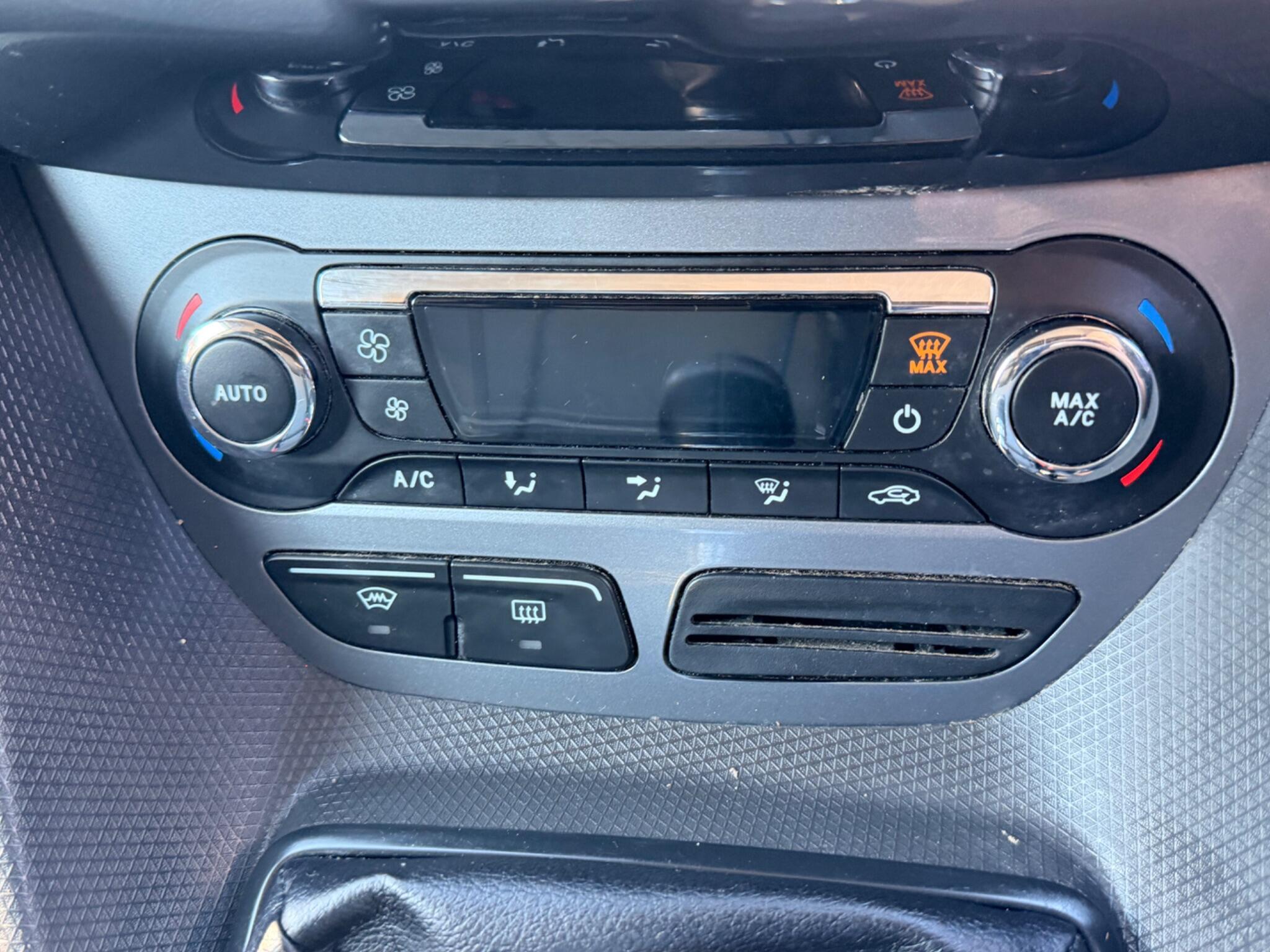 Ford Transit Connect - Image 25