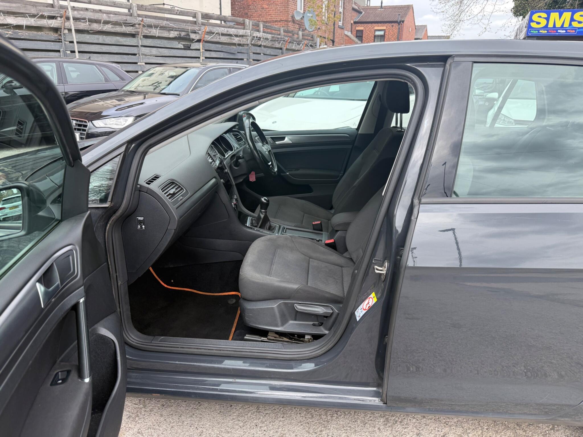 Volkswagen Golf - Image 27