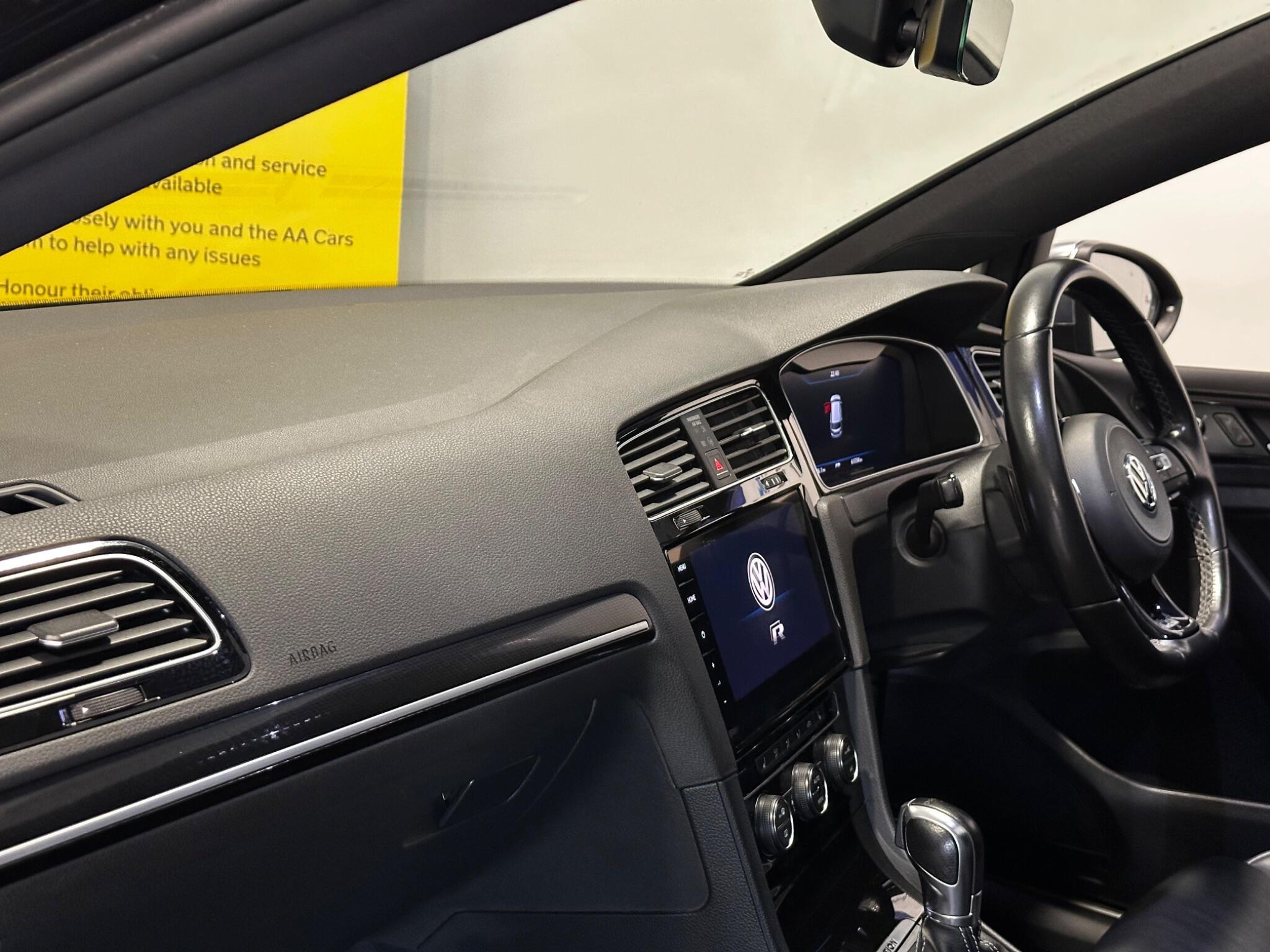 Volkswagen Golf - Image 23