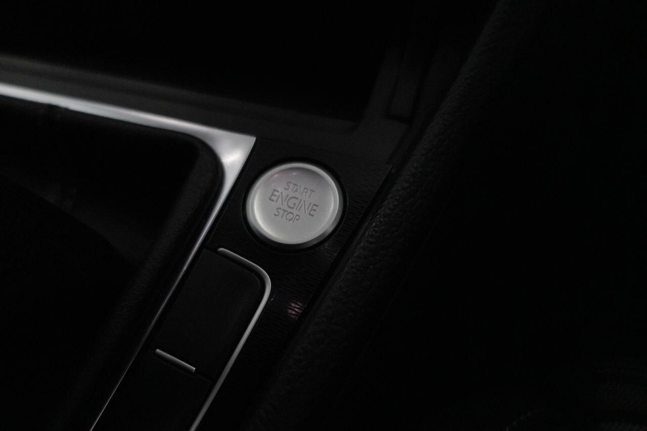 Volkswagen Golf - Image 18