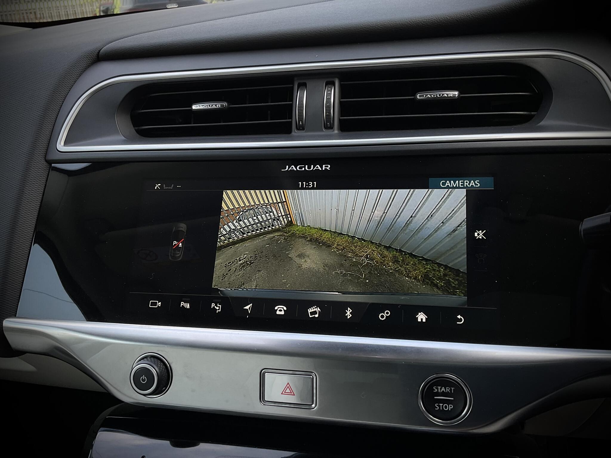 Jaguar I-Pace - Image 18