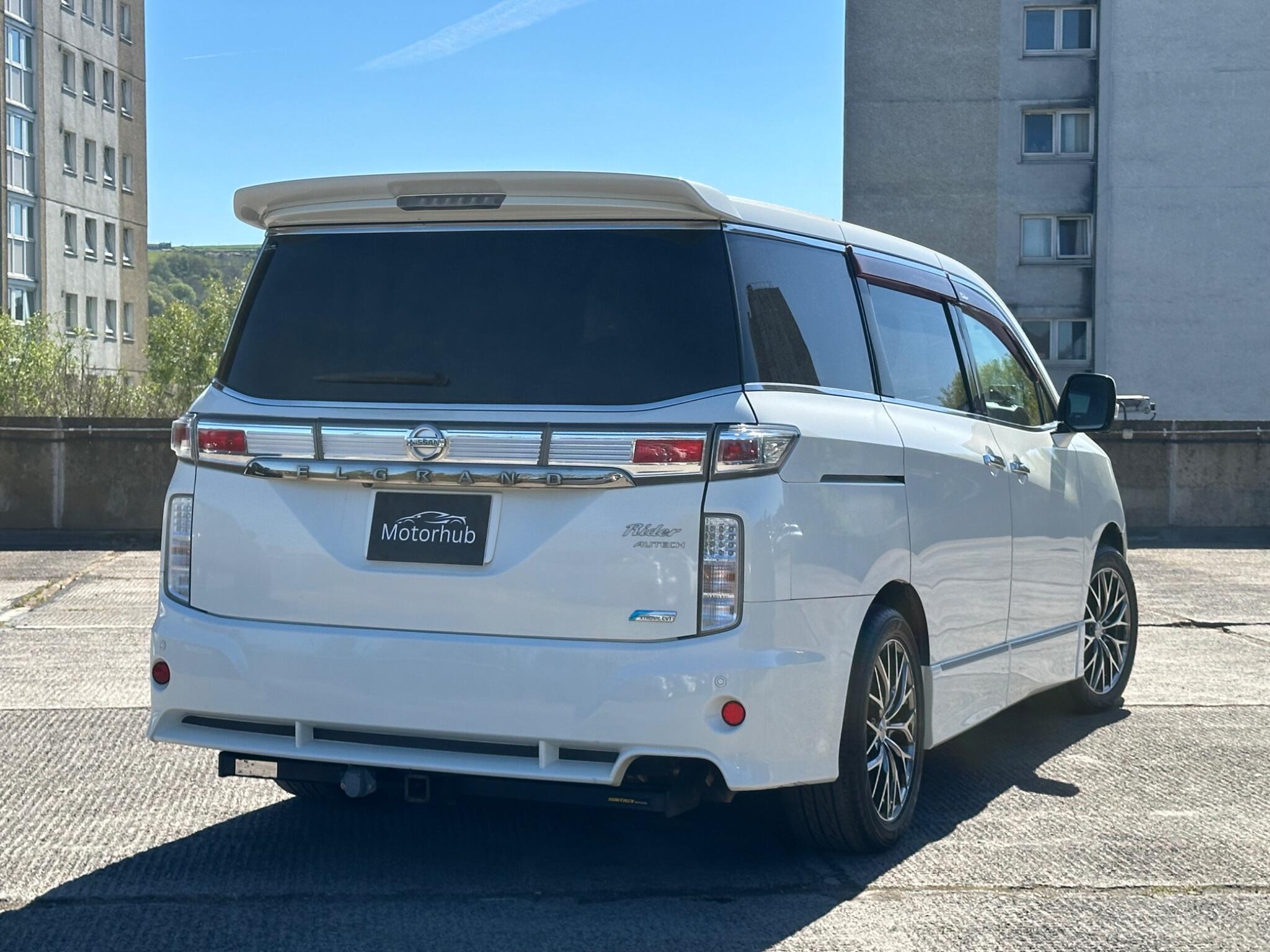 Nissan Elgrand - Image 18