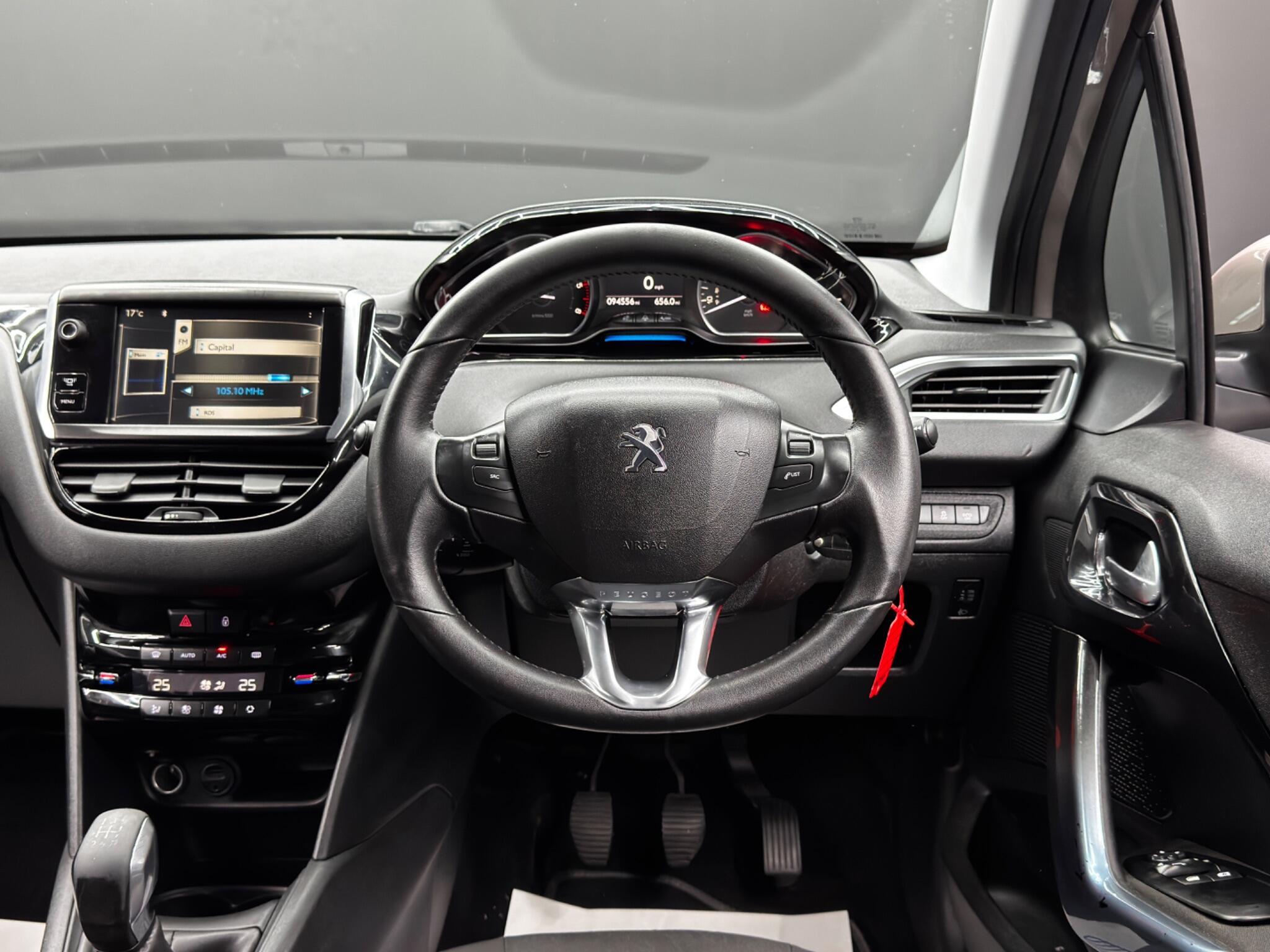Peugeot 208 - Image 18