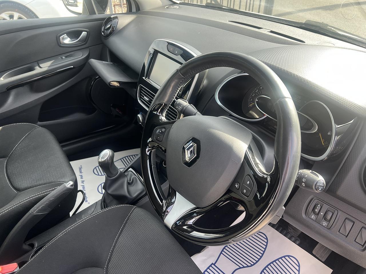 Renault Clio - Image 11