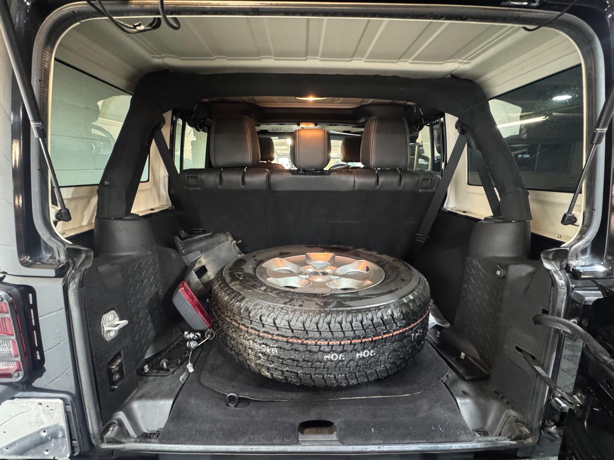 Jeep Wrangler - Image 13