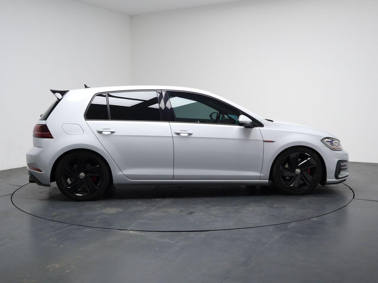 Volkswagen Golf - Image 14