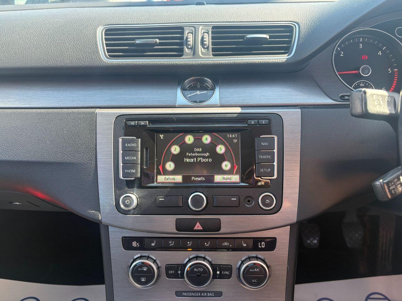 Volkswagen Passat - Image 13