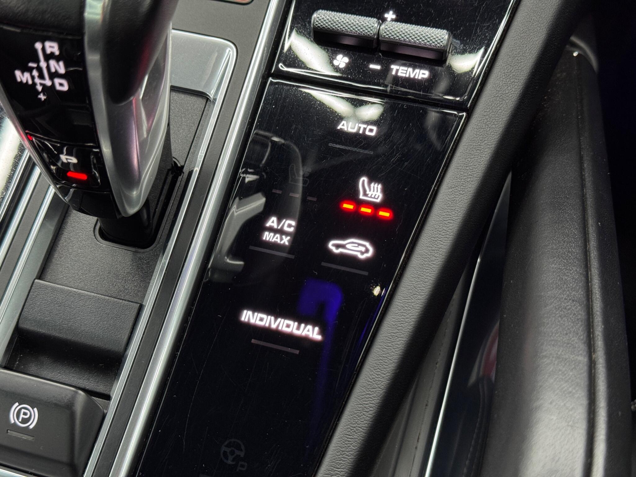 Porsche Cayenne - Image 27