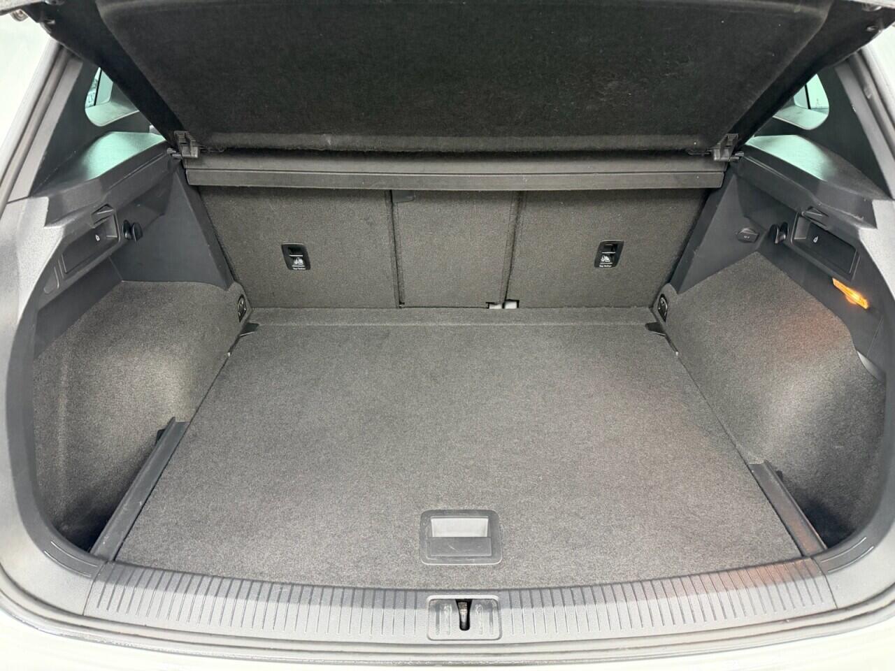 Volkswagen Tiguan - Image 24