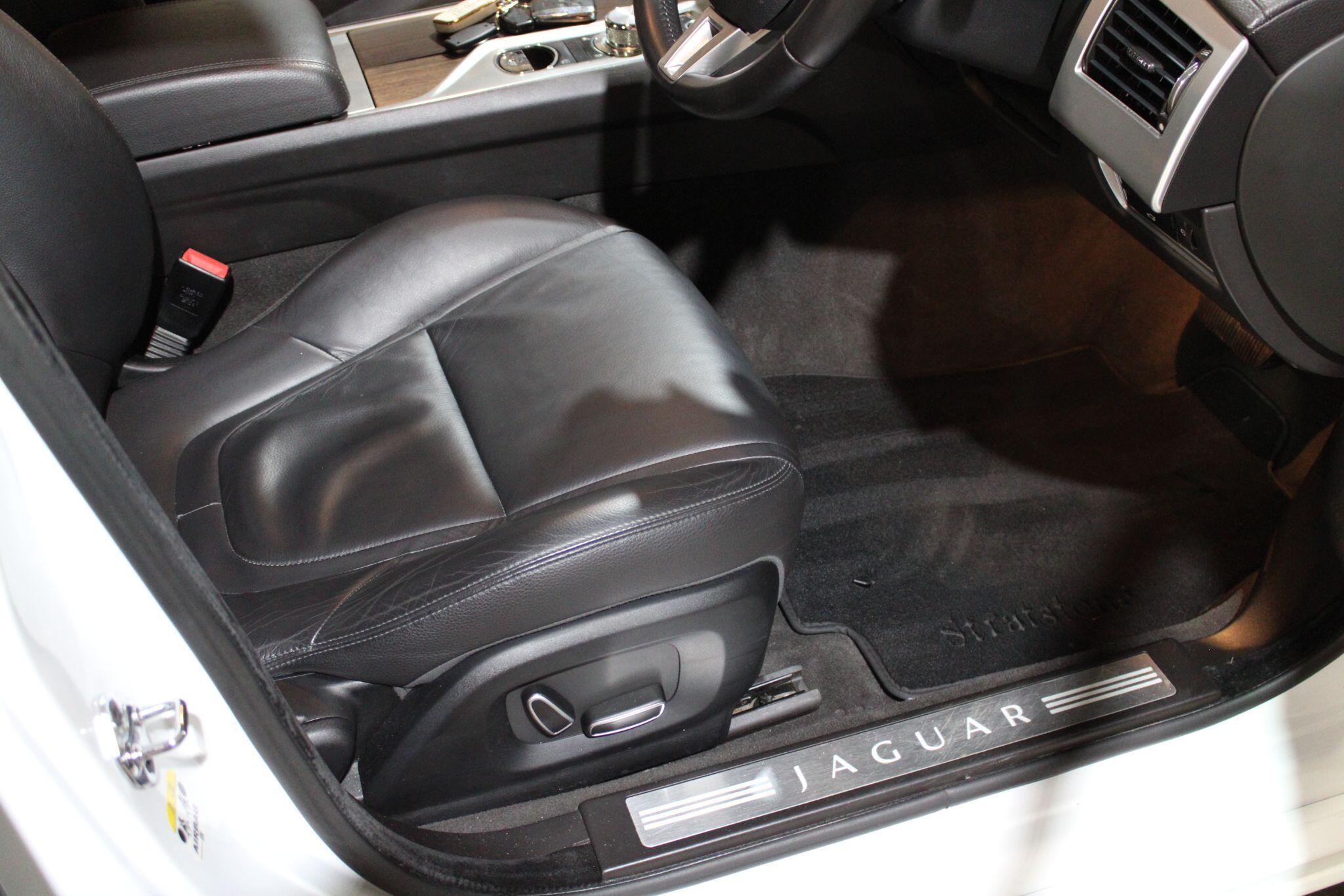 Jaguar XF - Image 24