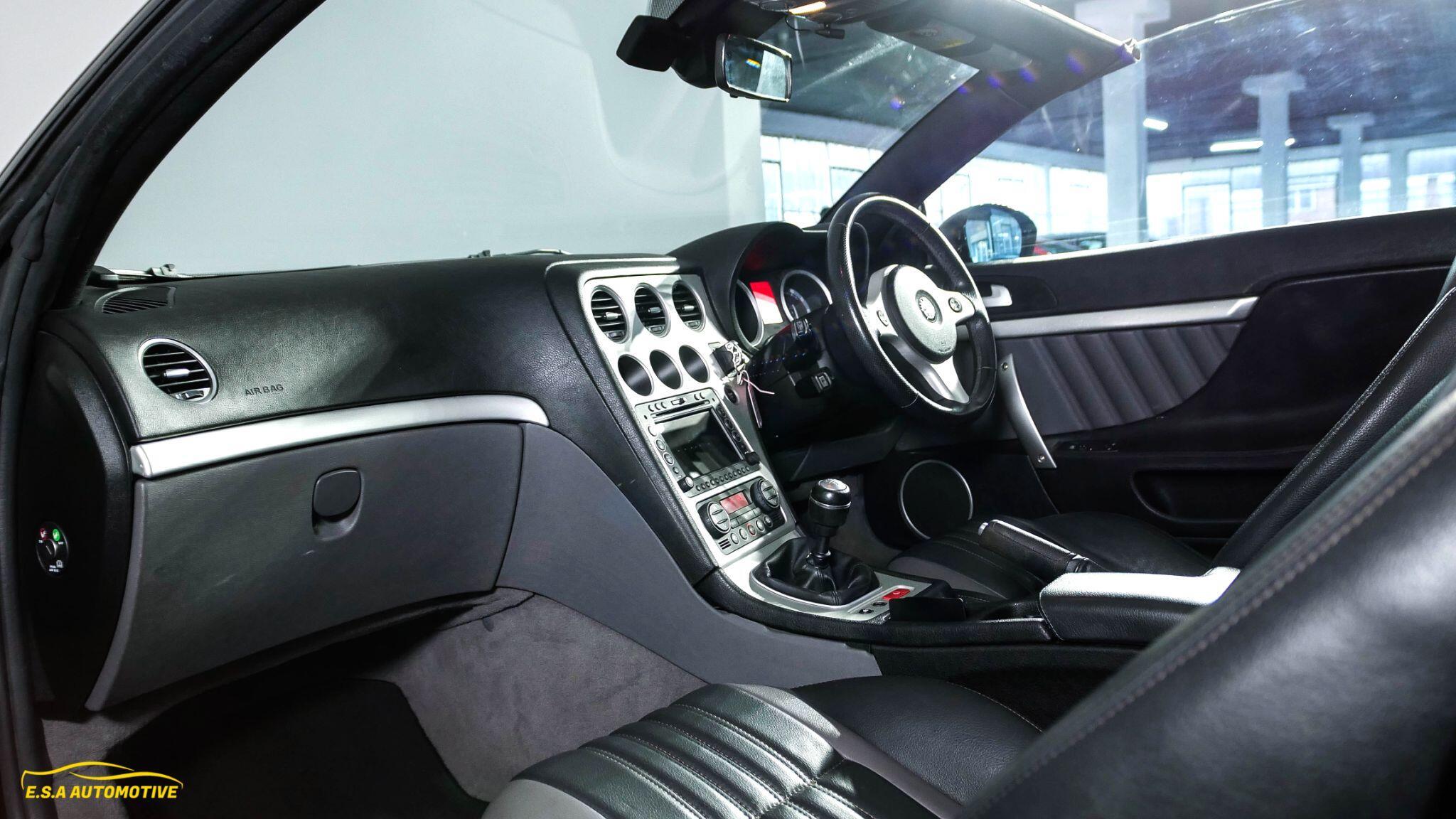 Alfa Romeo Spider - Image 12