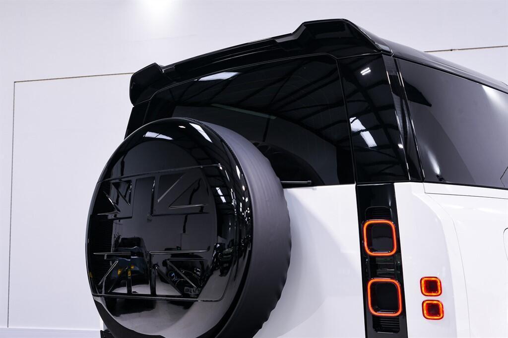 Land Rover Defender 90 - Image 12