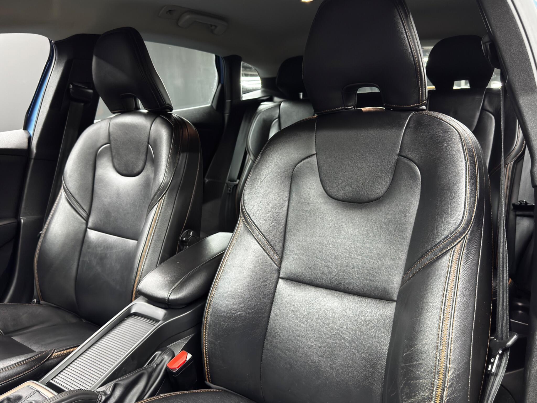 Volvo V40 CROSS COUNTRY - Image 14