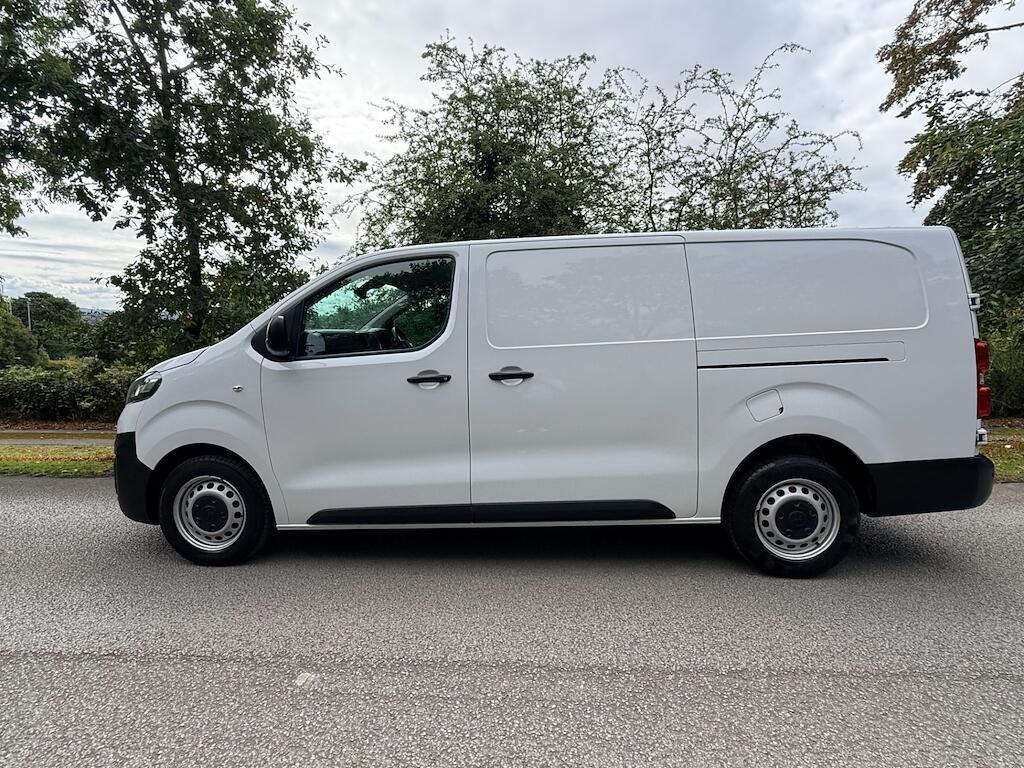 Vauxhall Vivaro - Image 10