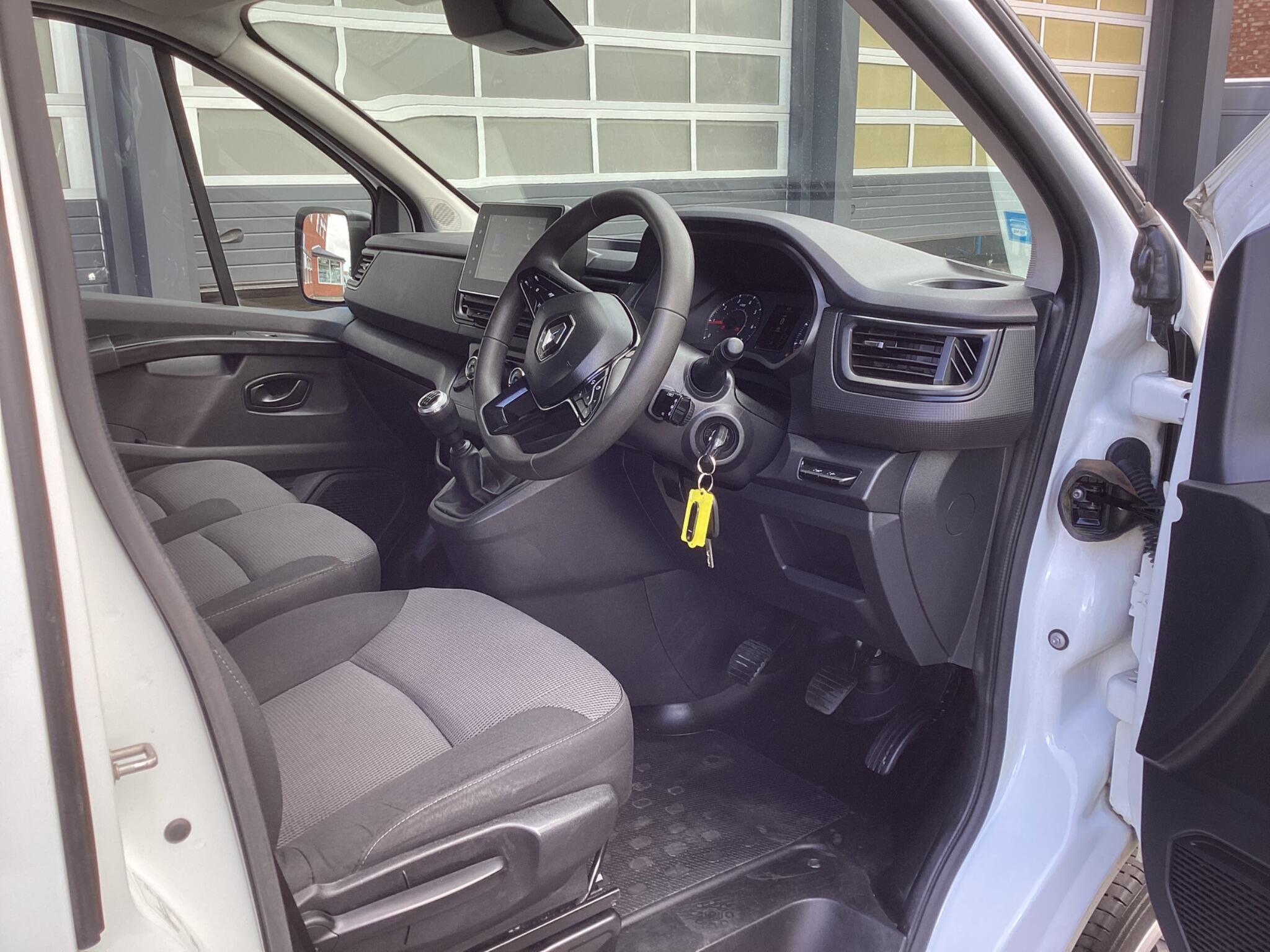 Renault Trafic - Image 19