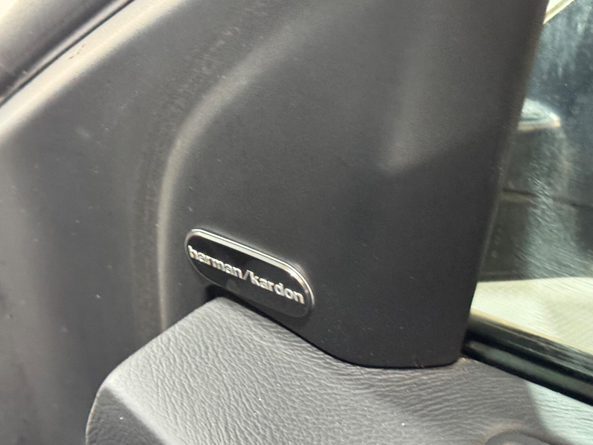 Chrysler 300C - Image 19