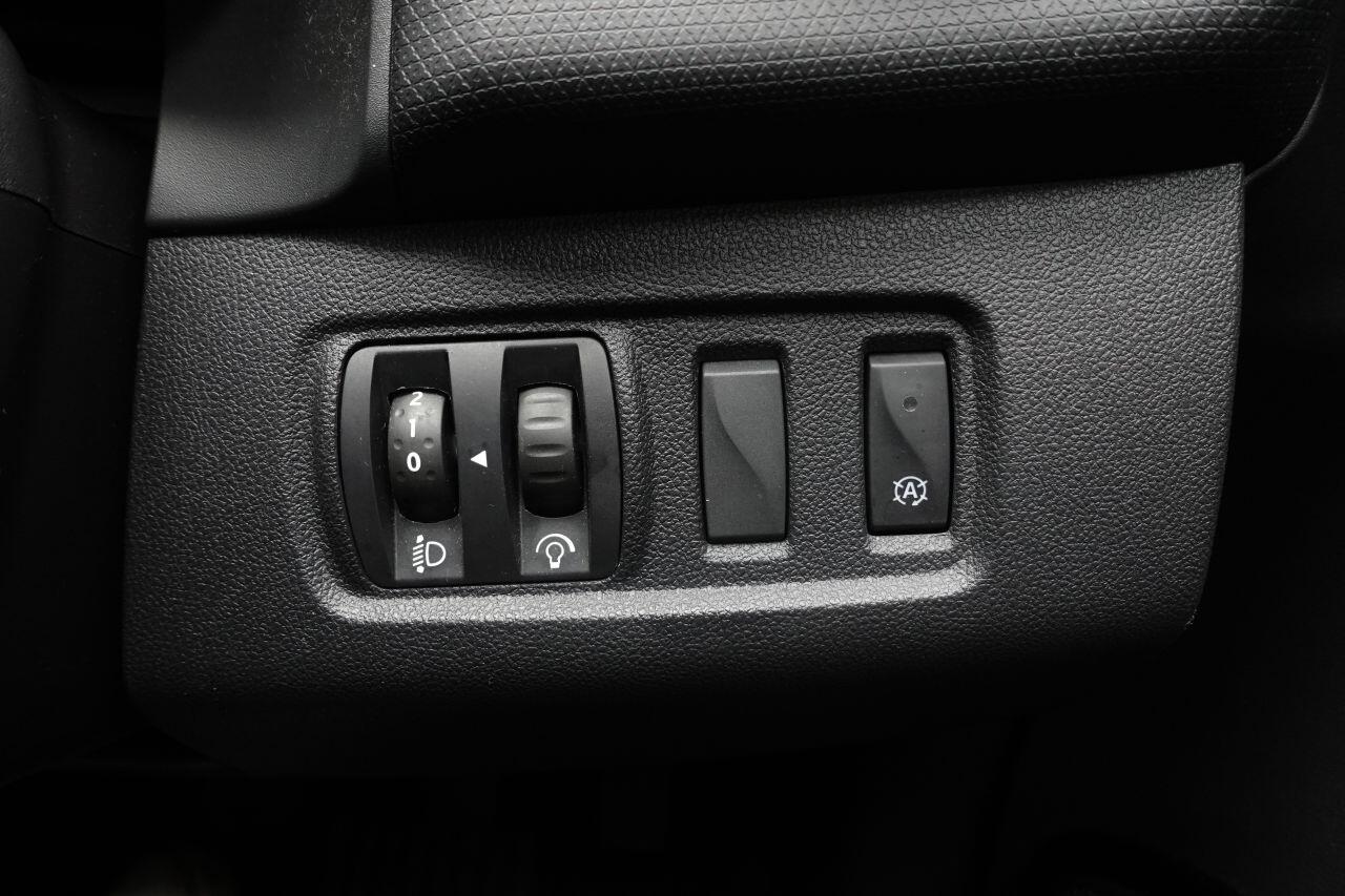 Renault Clio - Image 14