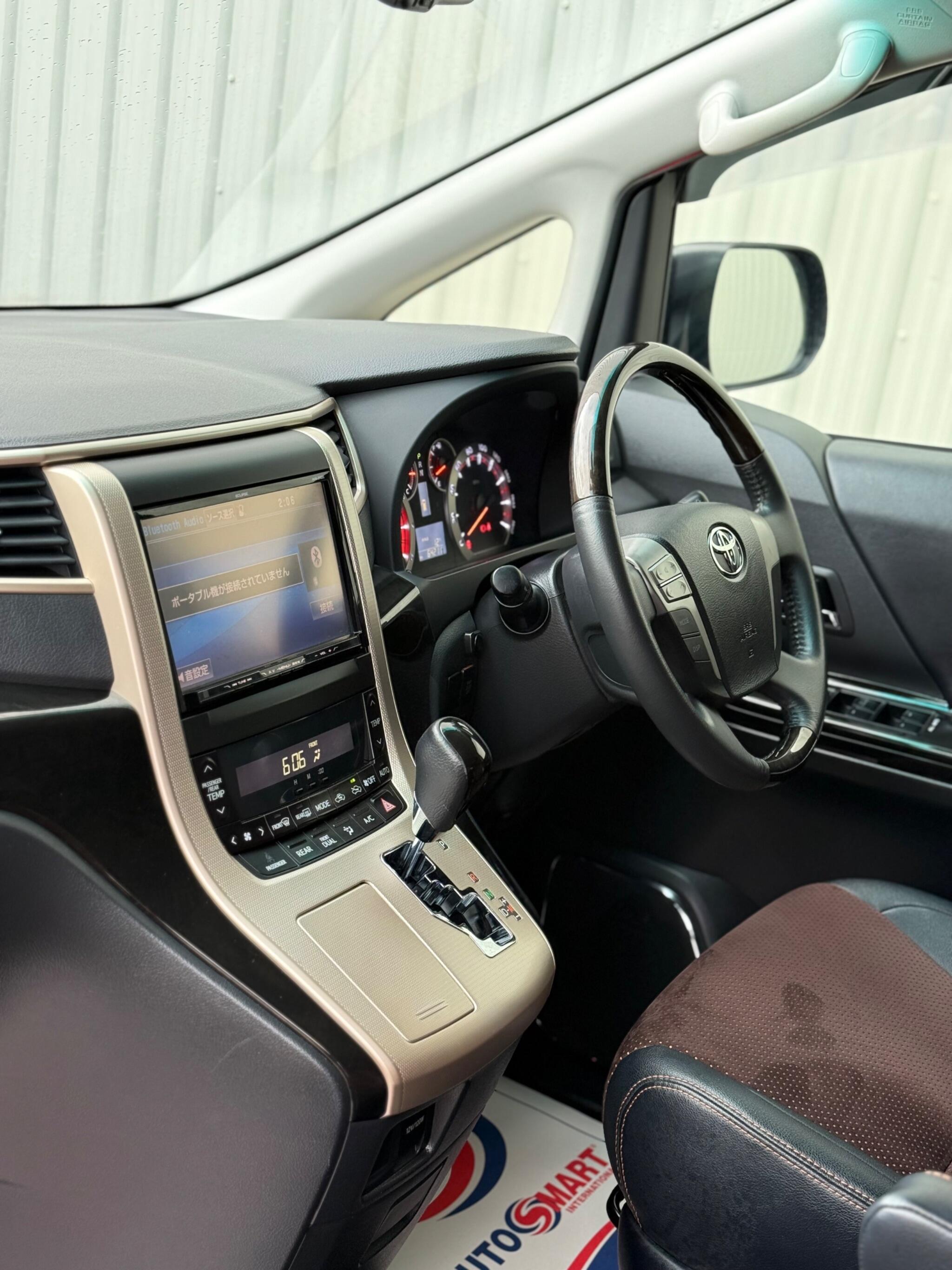 Toyota Alphard - Image 25