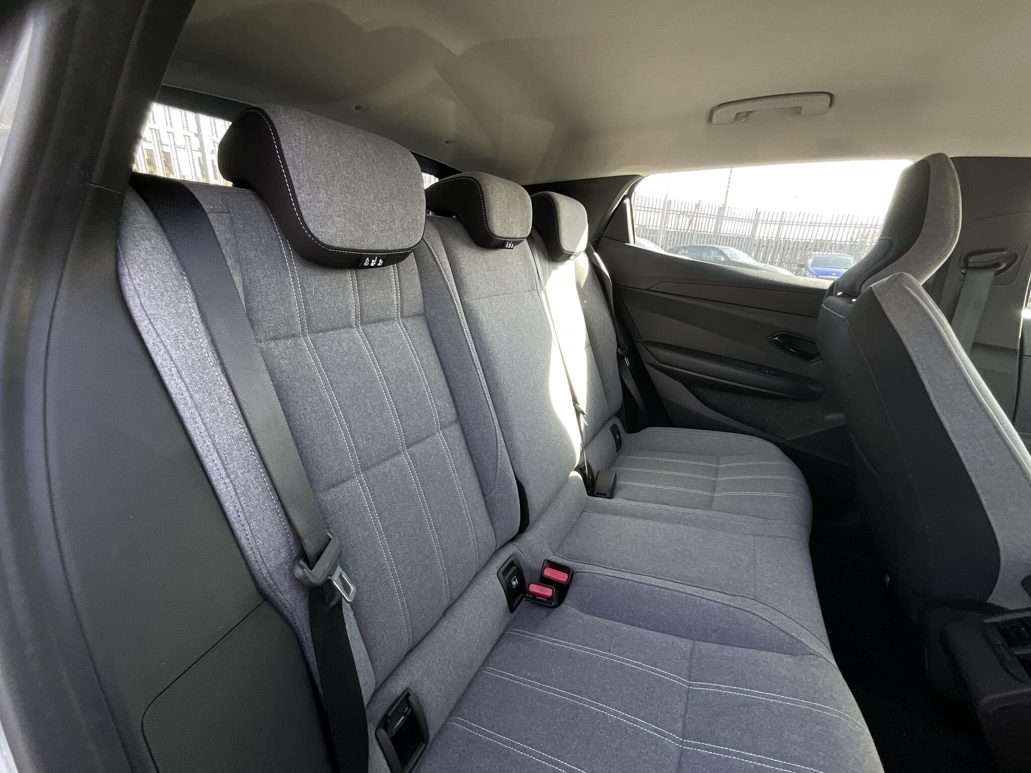 Renault Megane - Image 11