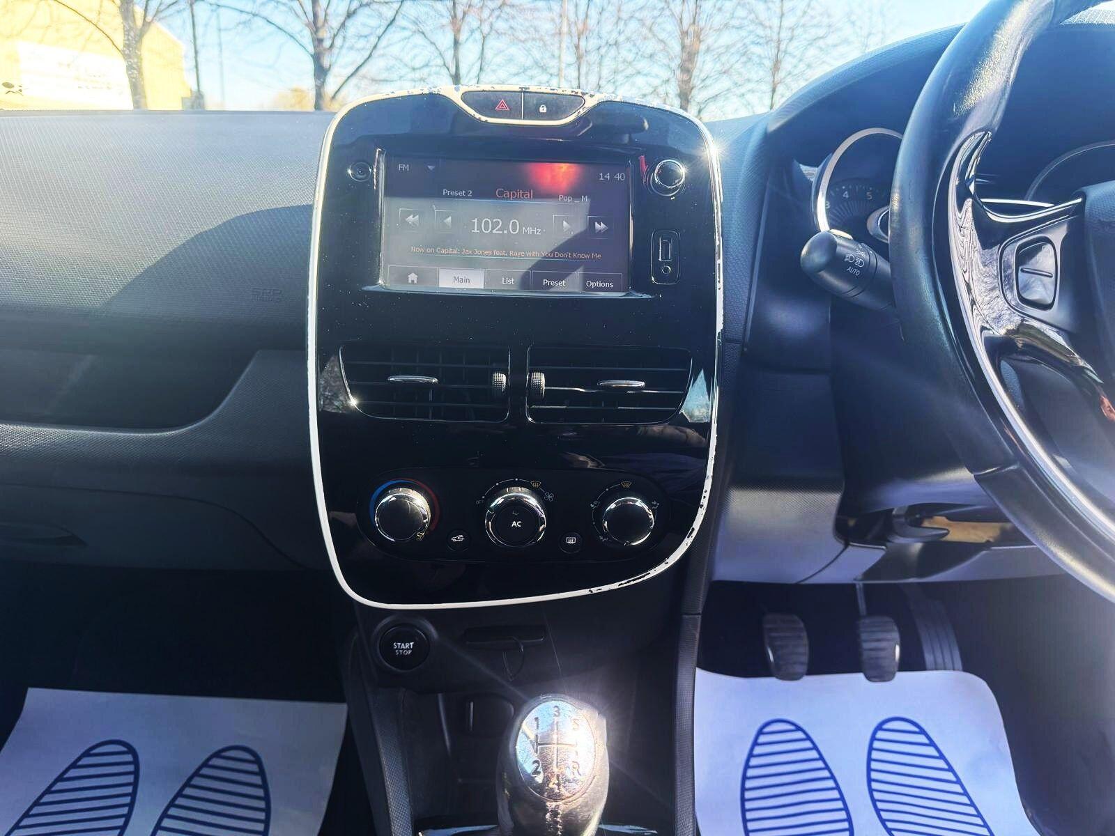 Renault Clio - Image 35