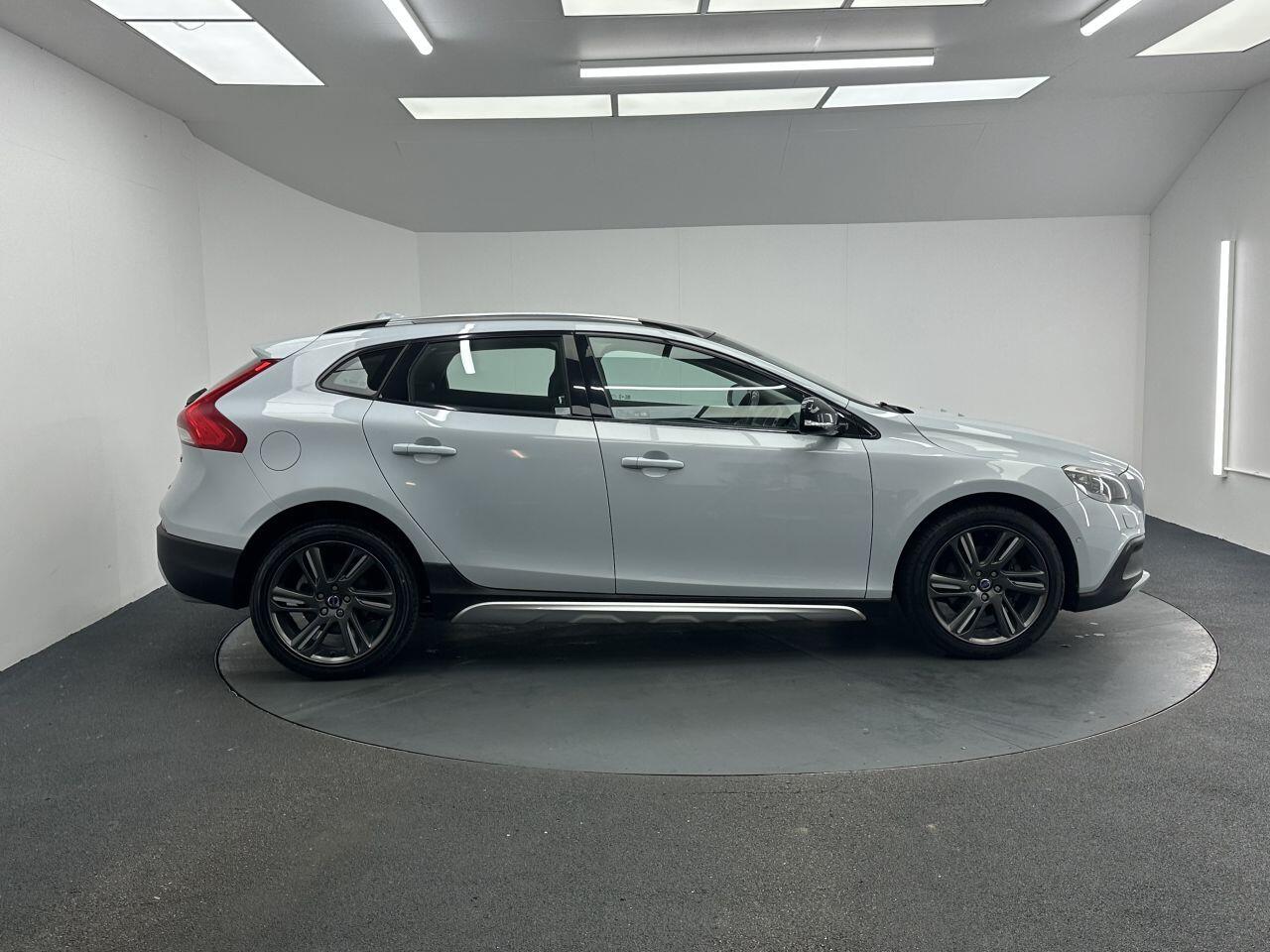 Volvo V40 CROSS COUNTRY - Image 11