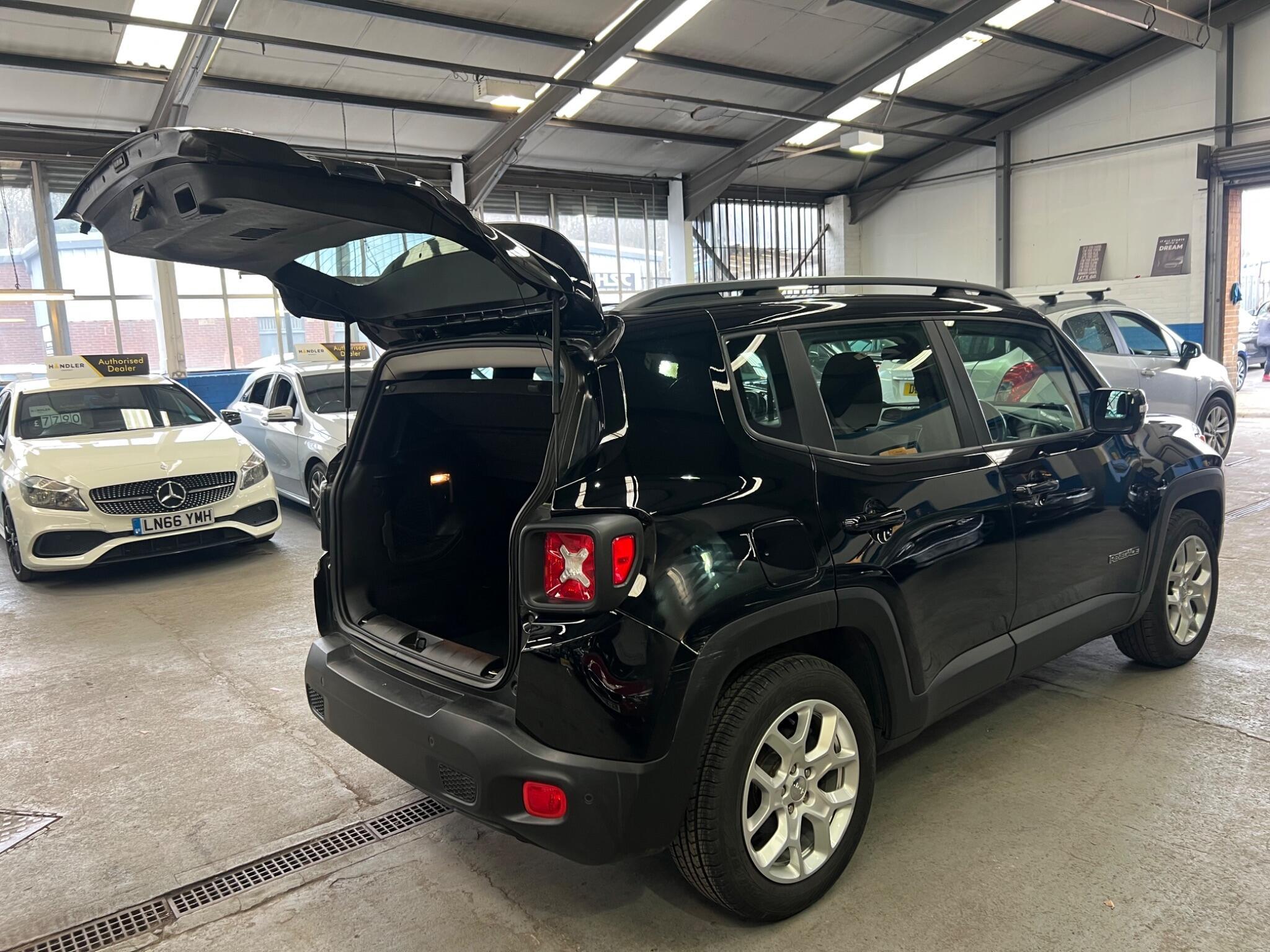 Jeep Renegade - Image 11