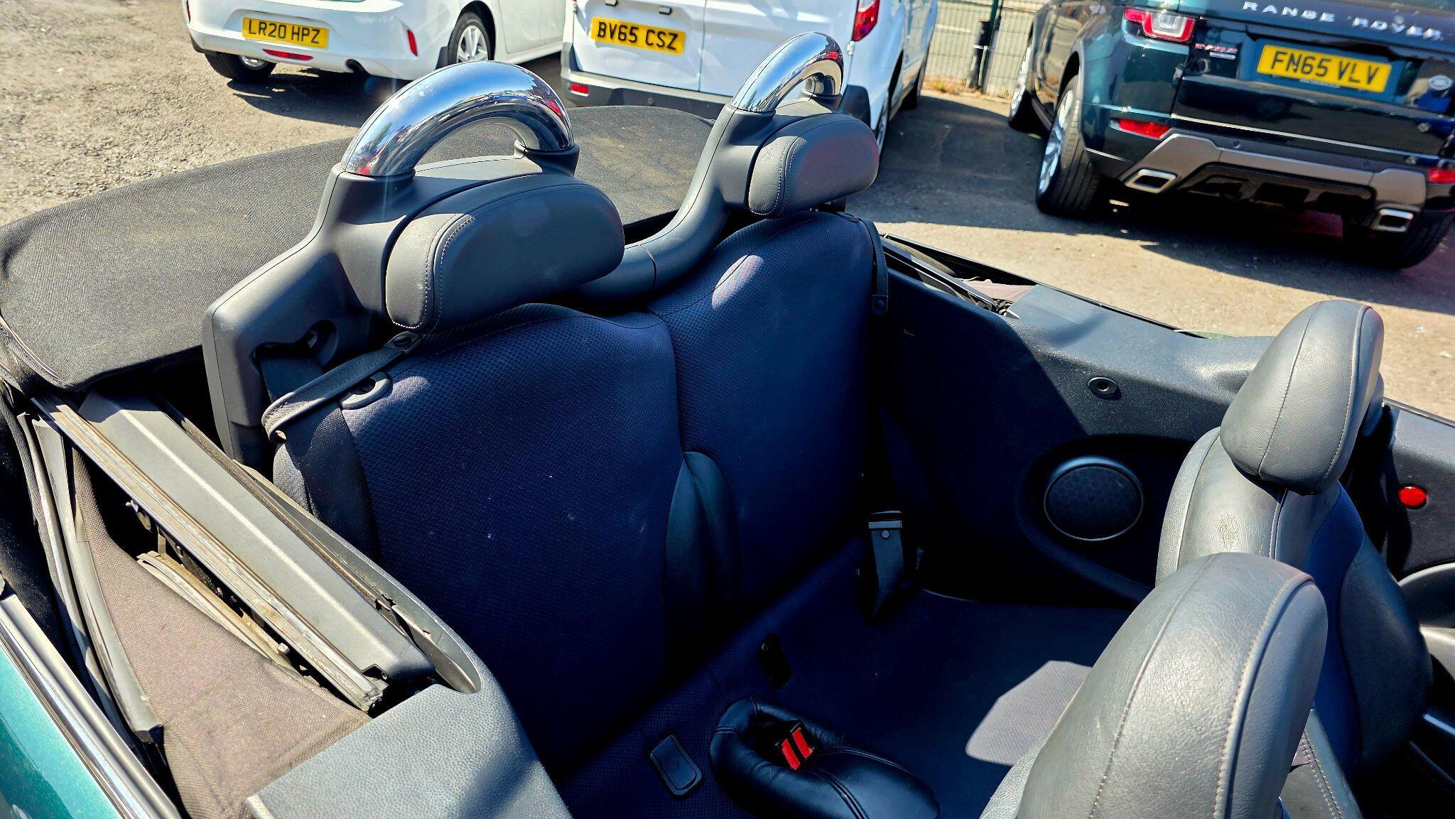 MINI Convertible - Image 17