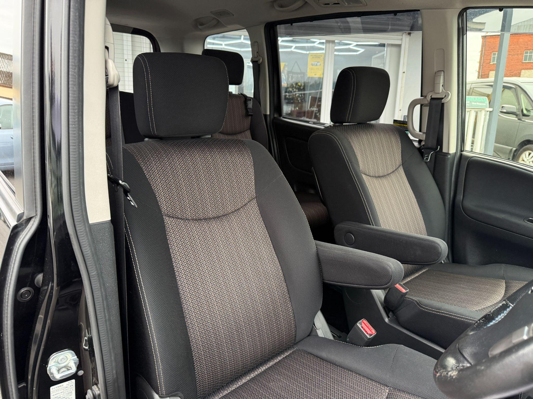 Nissan Serena - Image 23