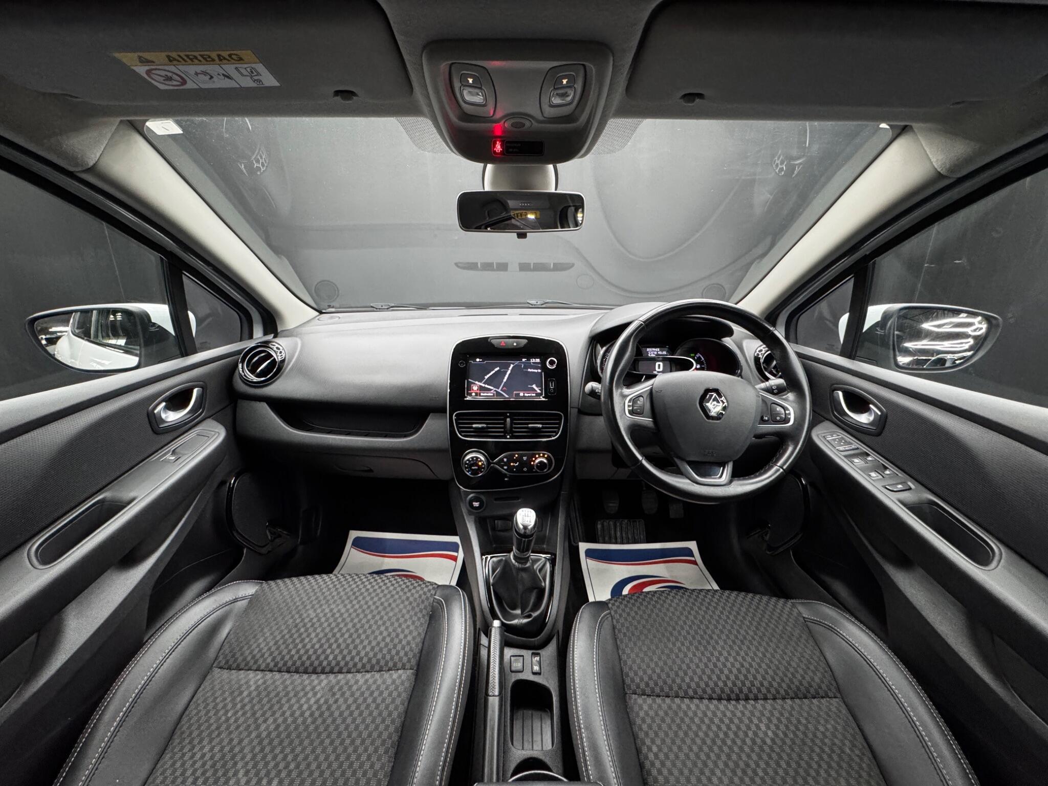 Renault Clio - Image 17