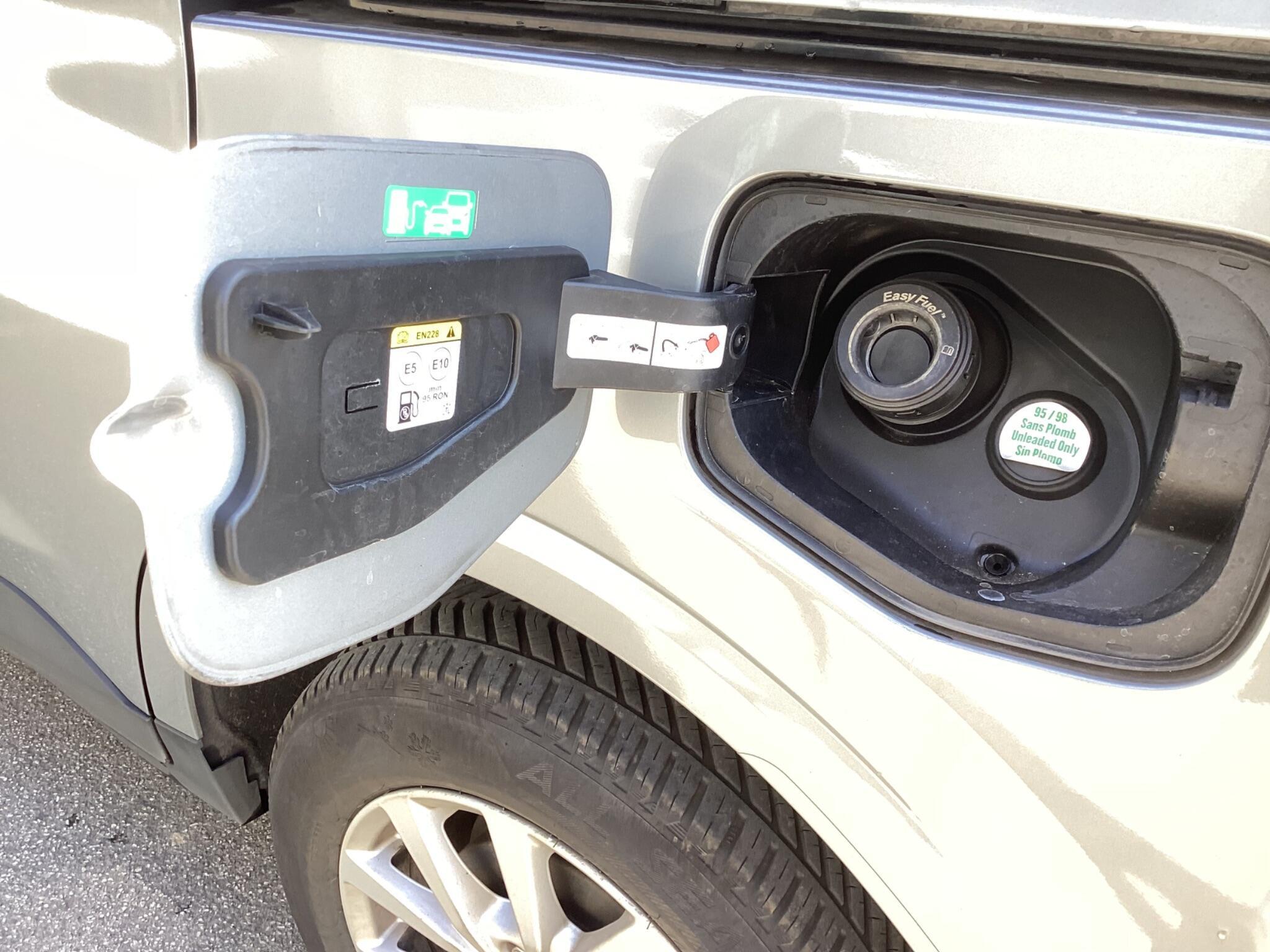 Ford Transit Courier - Image 13