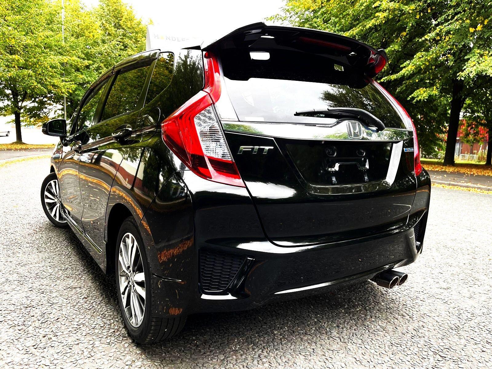 Honda FIT - Image 13