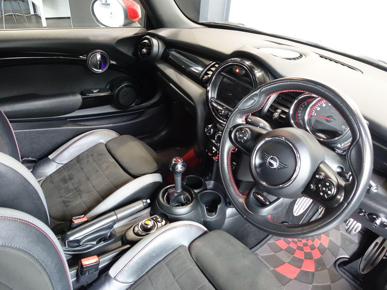 MINI Hatch - Image 2
