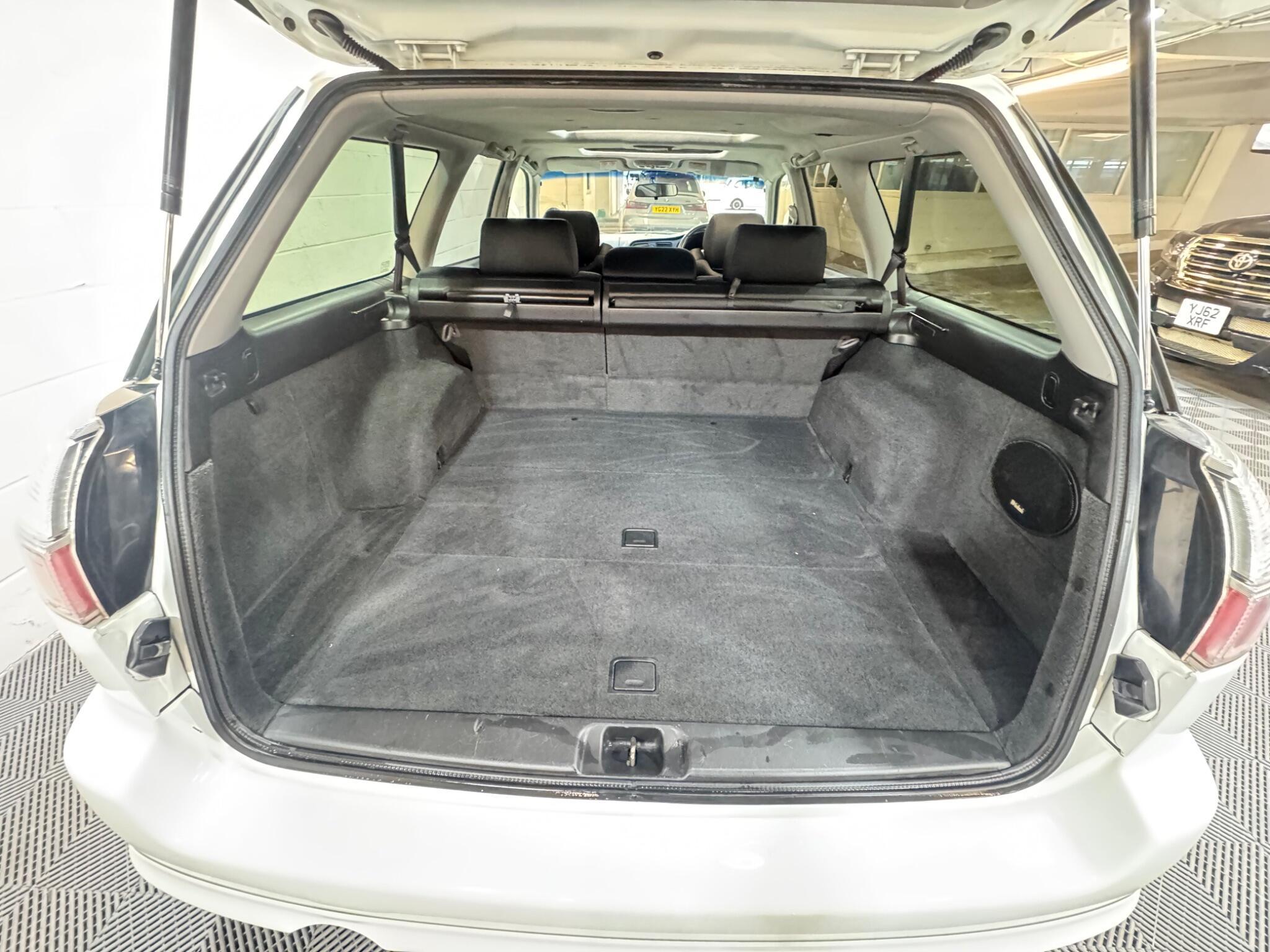 Subaru Legacy - Image 11