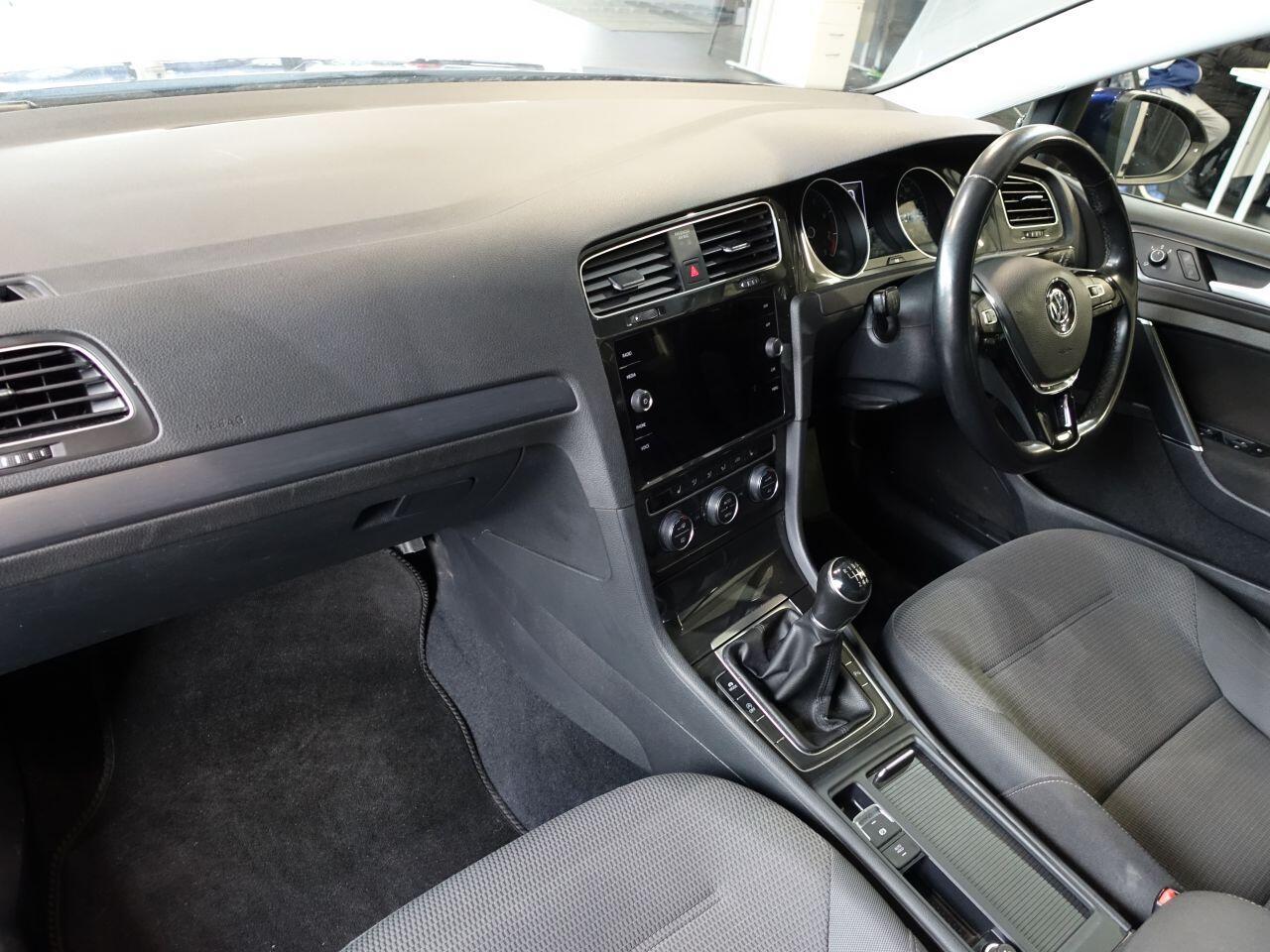 Volkswagen Golf - Image 11