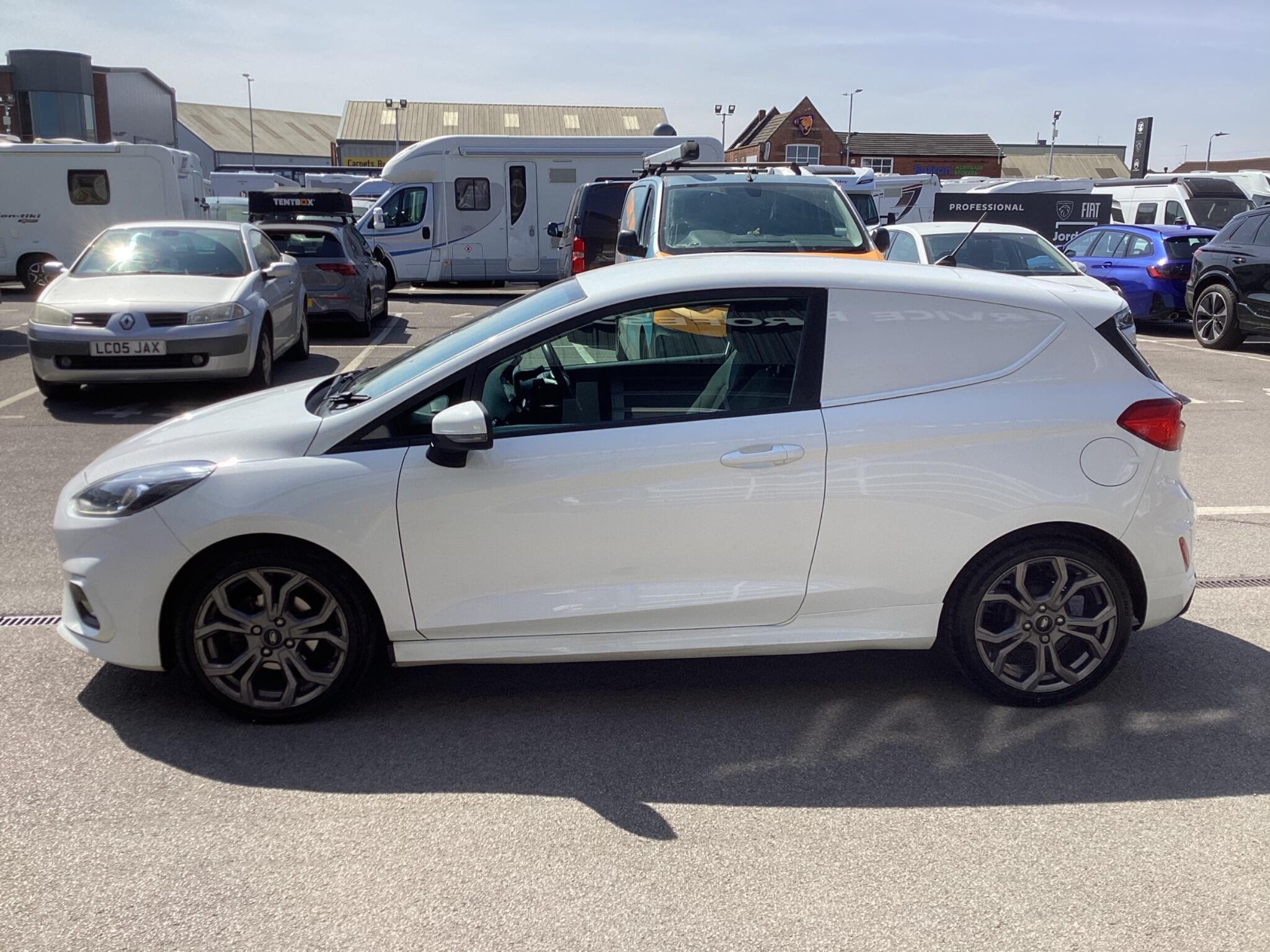 Ford Fiesta Van - Image 4