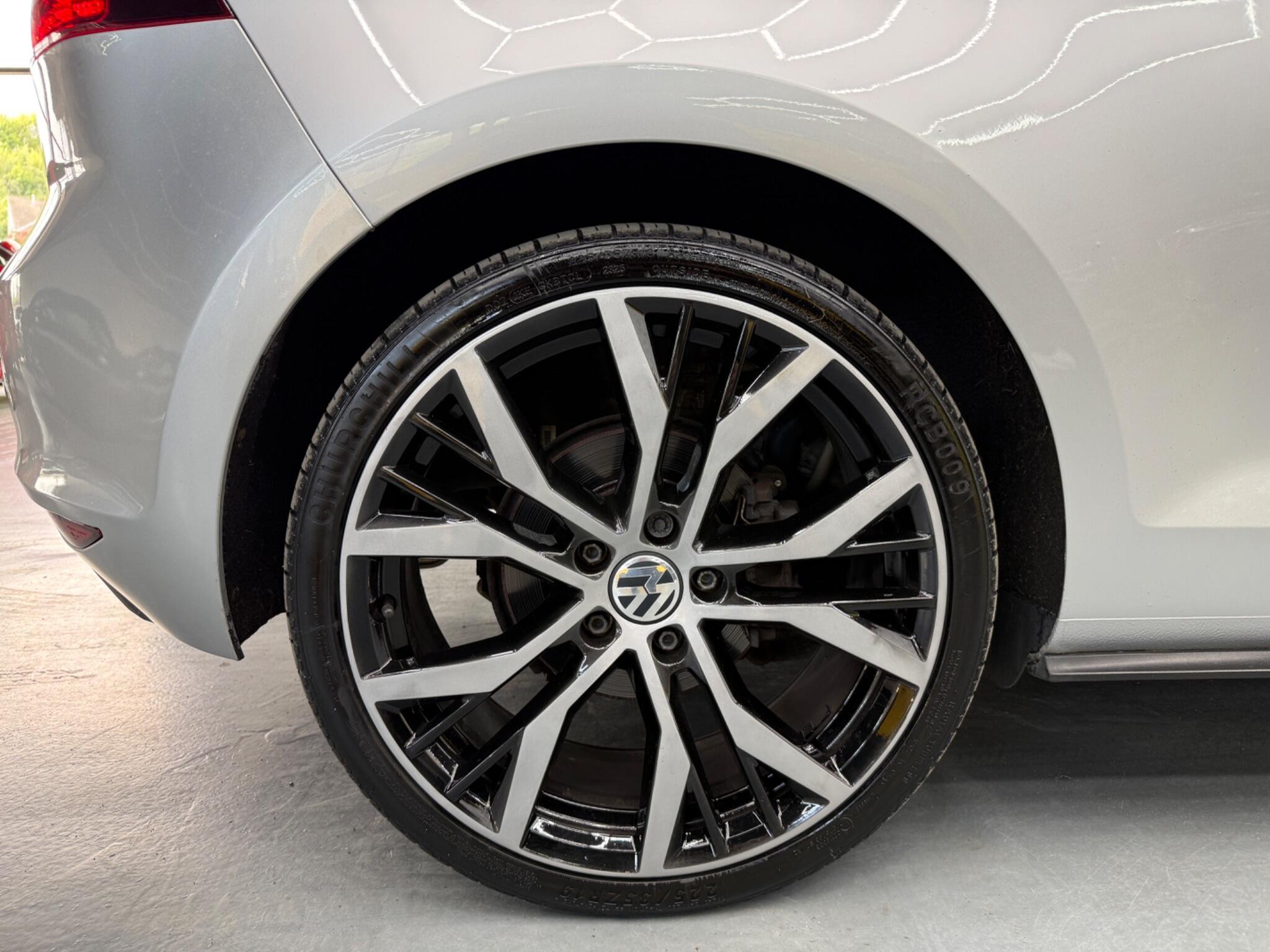 Volkswagen Golf - Image 17
