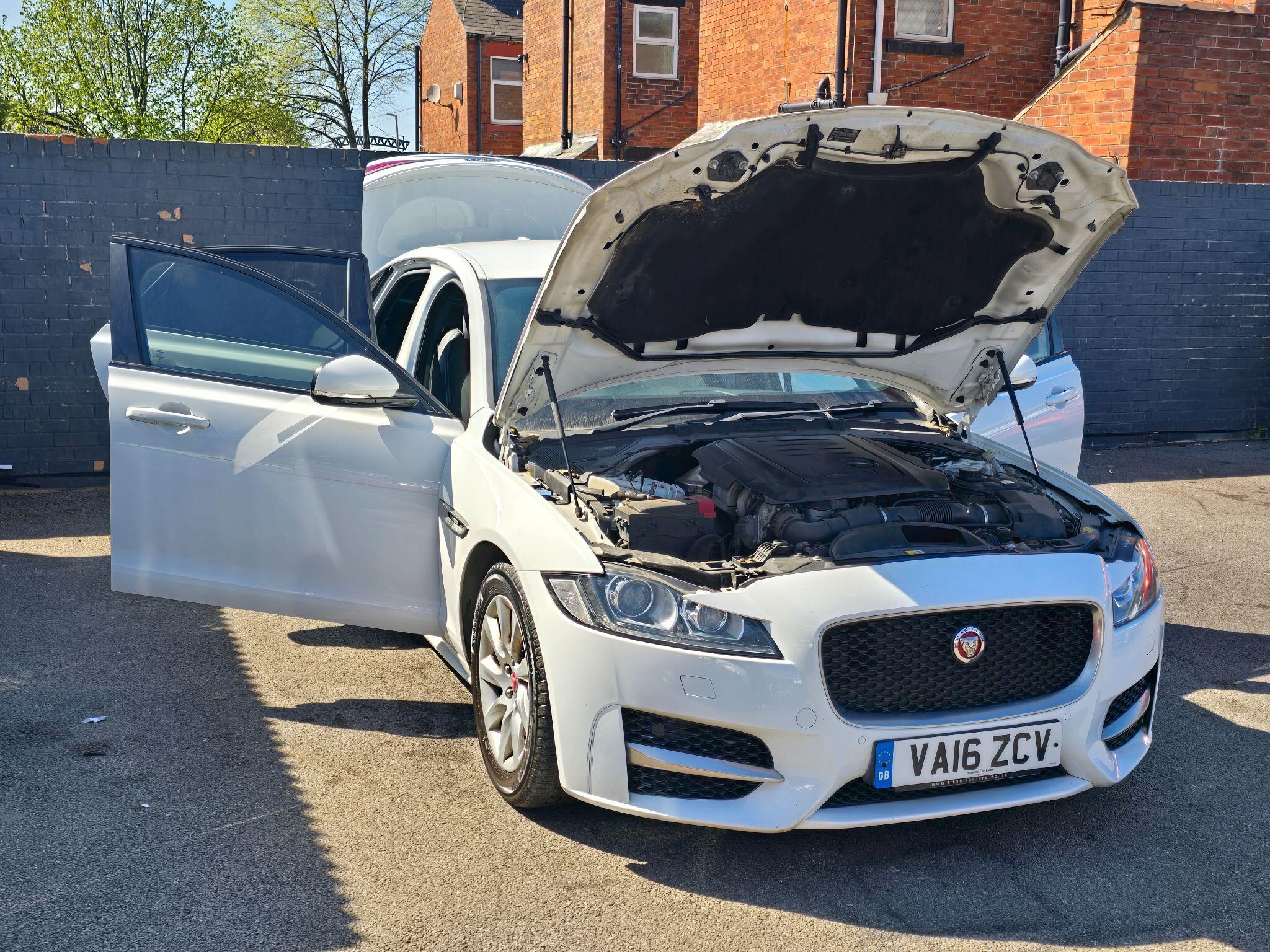 Jaguar XF - Image 11