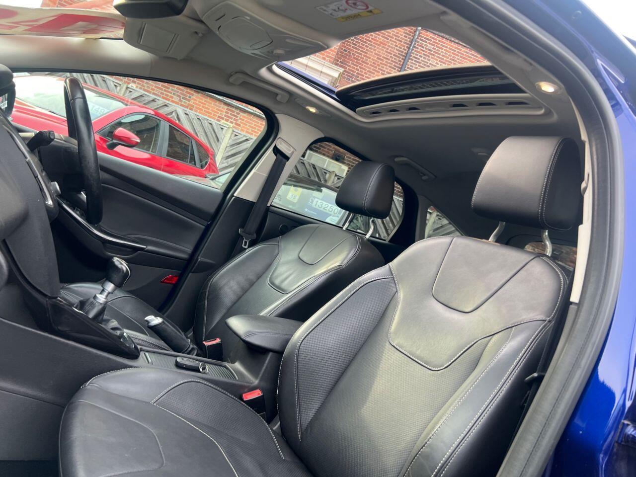 Ford Focus - Image 18