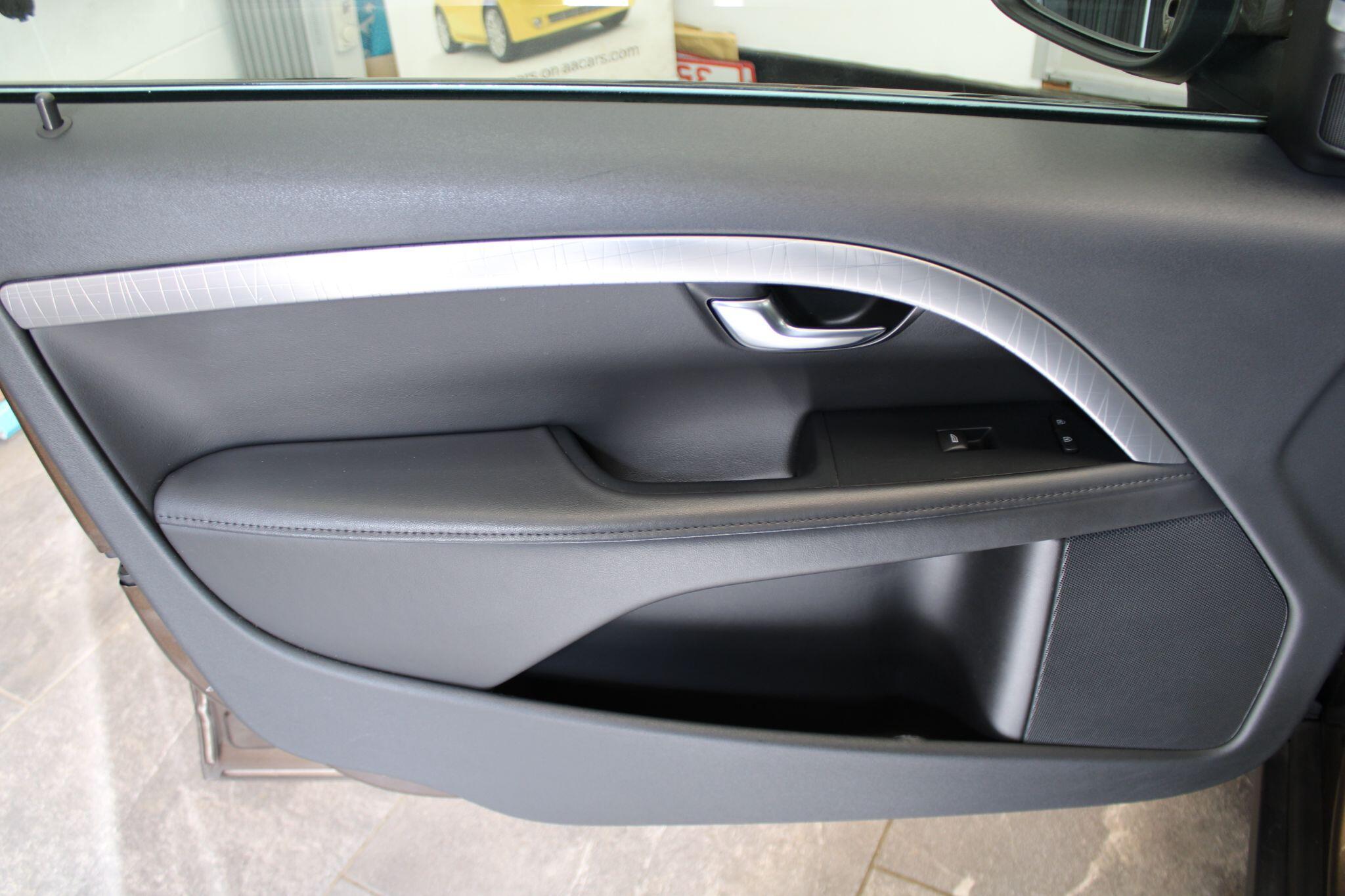Volvo XC70 - Image 36