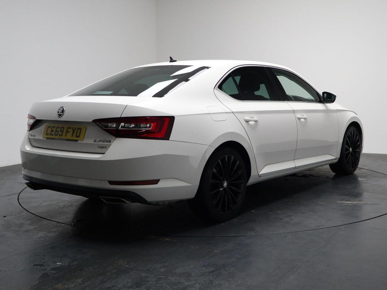 Skoda Superb - Image 13
