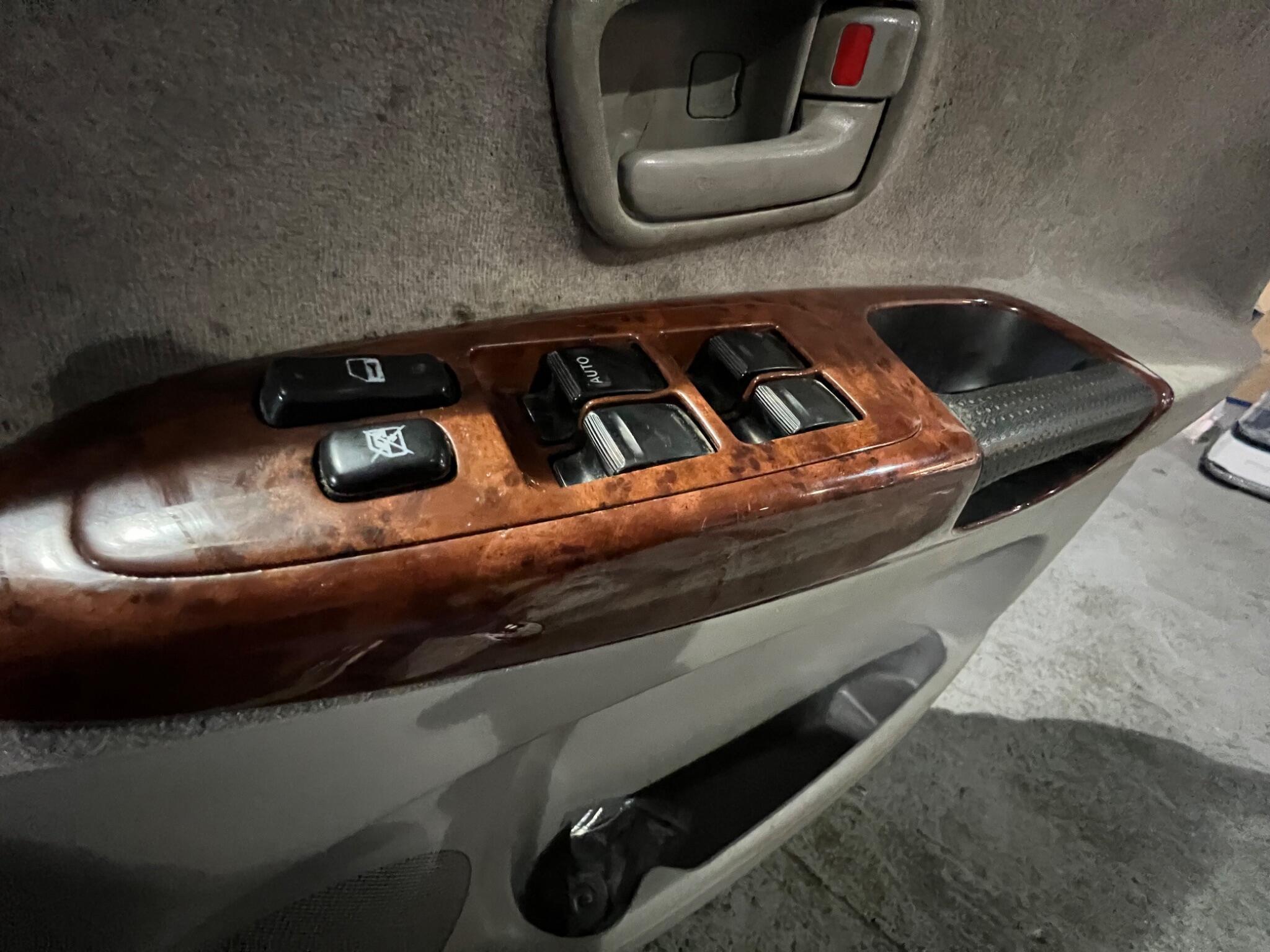 Toyota Estima - Image 37