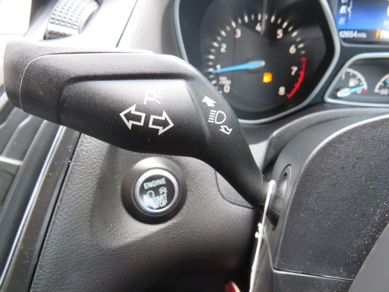 Ford Focus - Image 19