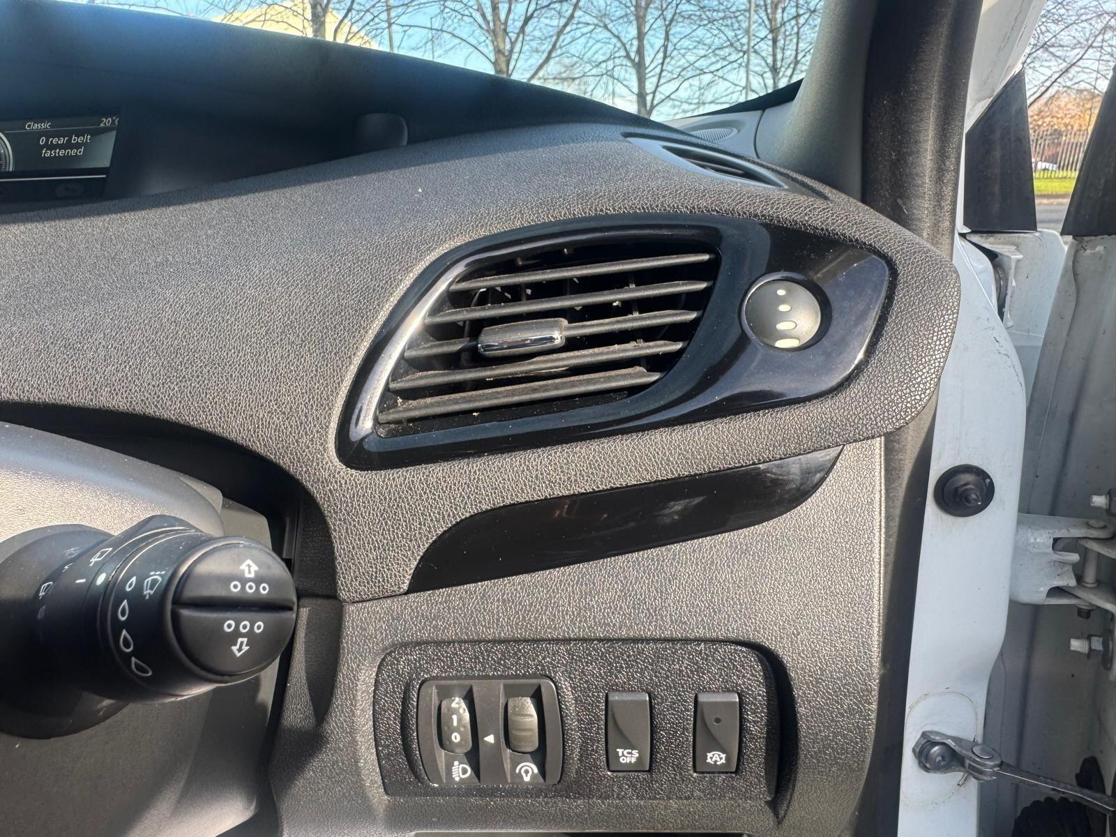 Renault Grand Scenic - Image 34