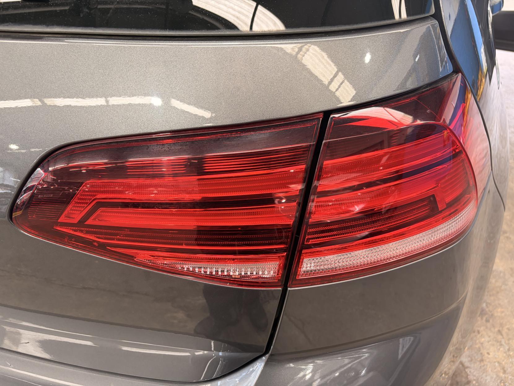 Volkswagen Golf - Image 12