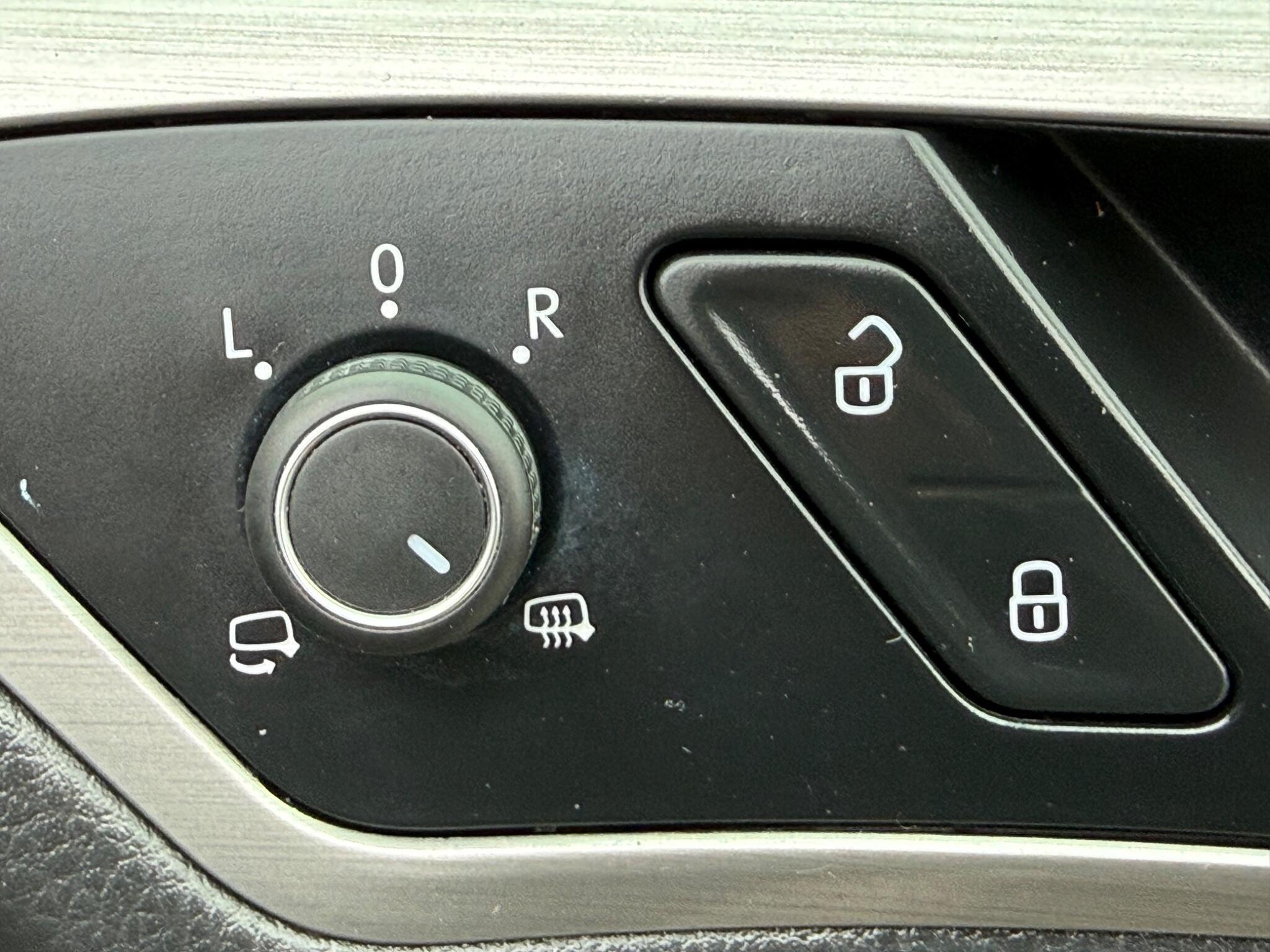 Volkswagen Golf - Image 20