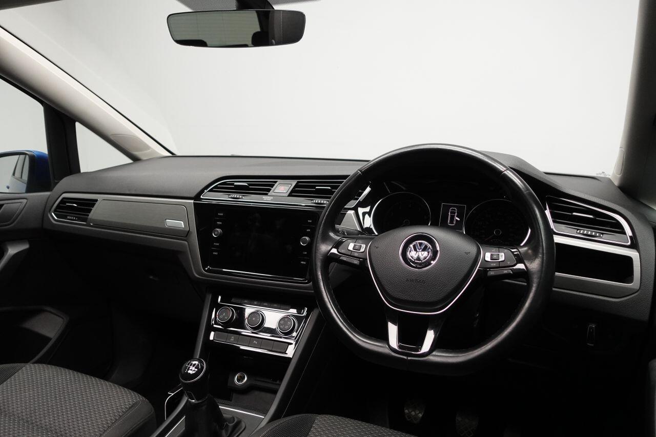 Volkswagen Touran - Image 13